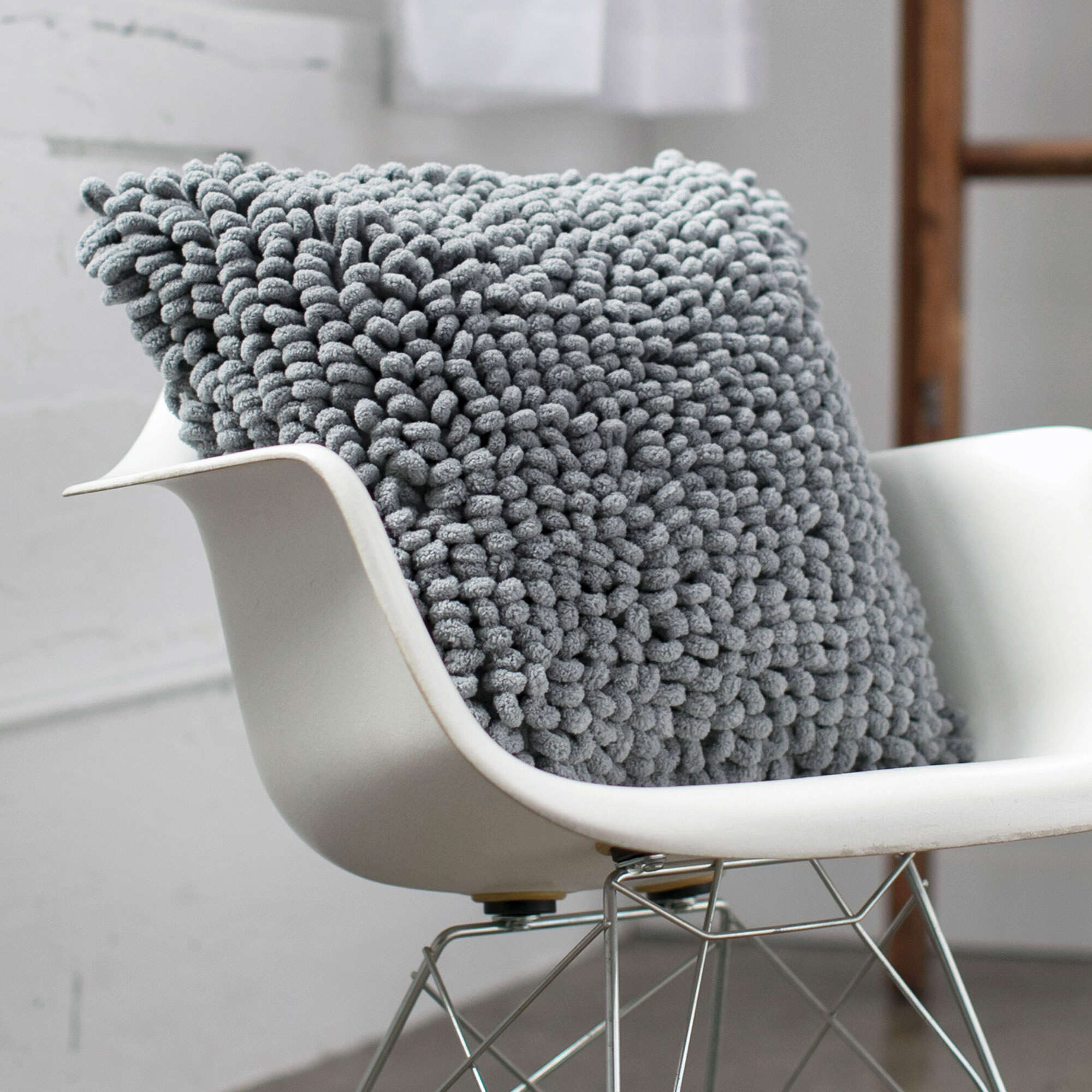 Bernat Alize Blanket EZ loop yarn pillow making