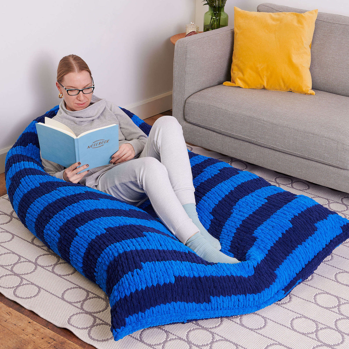 Craft Pillow made in Bernat Blanket EZ yarn