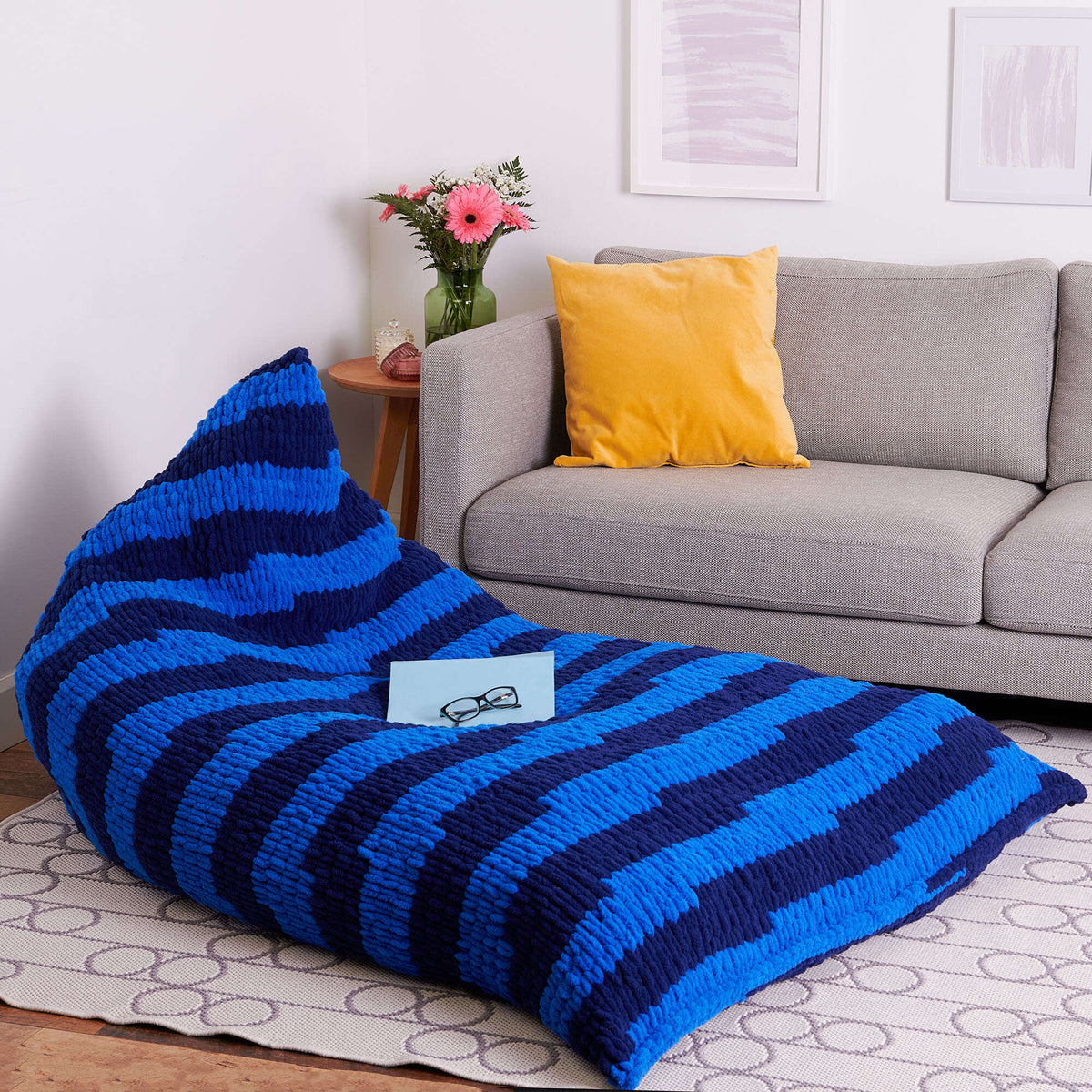 Craft Pillow made in Bernat Blanket EZ yarn