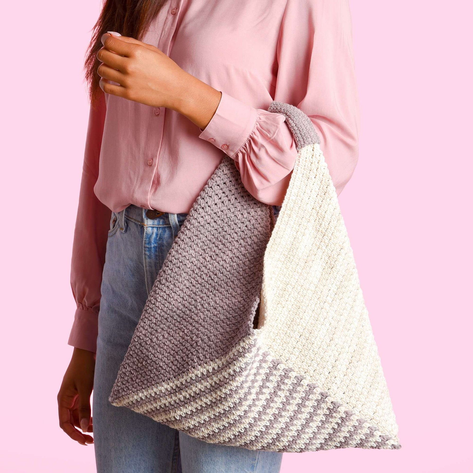 Free Caron Crochet Triangle Tote Bag Pattern
