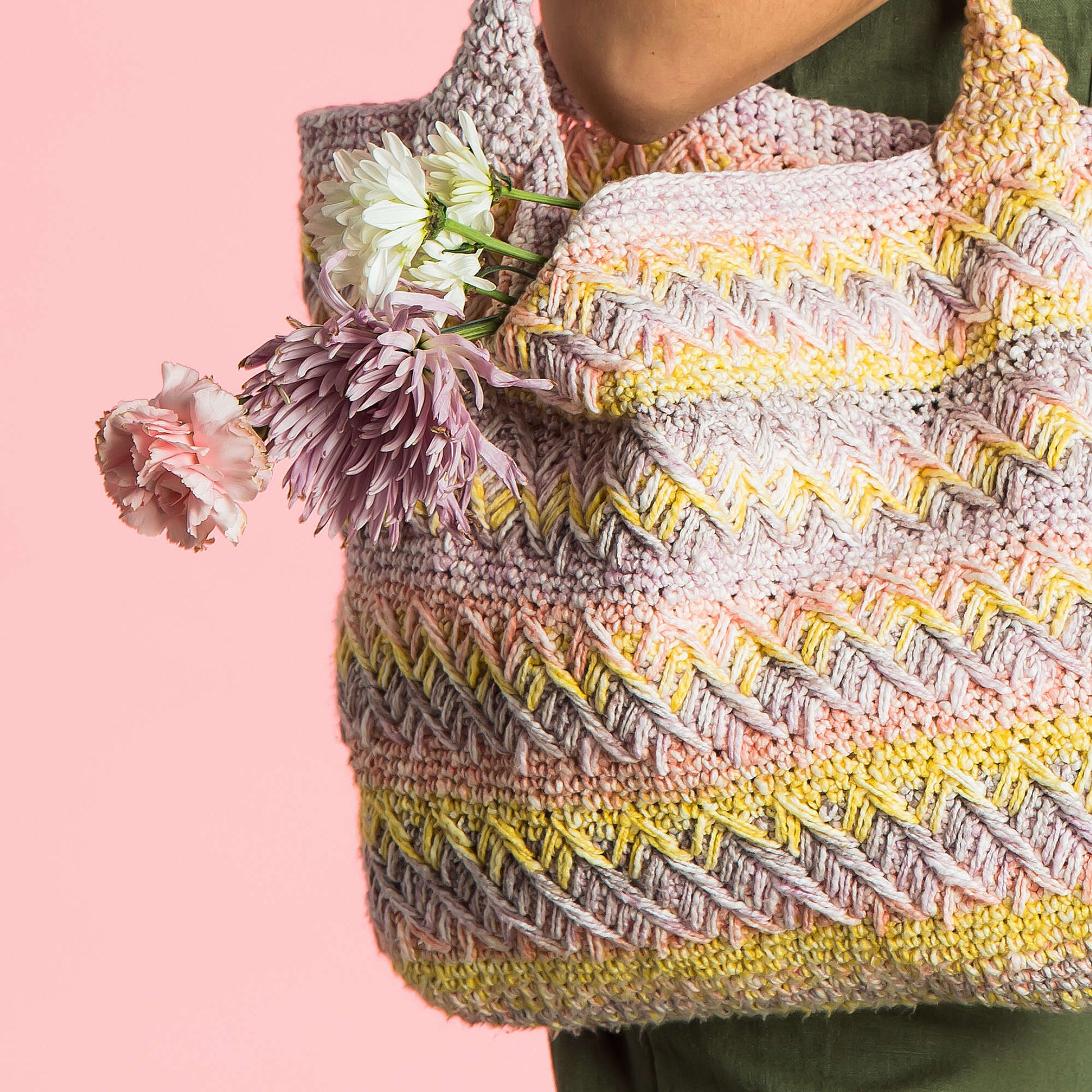 Free Caron Crochet Shifting Chevrons Tote Pattern