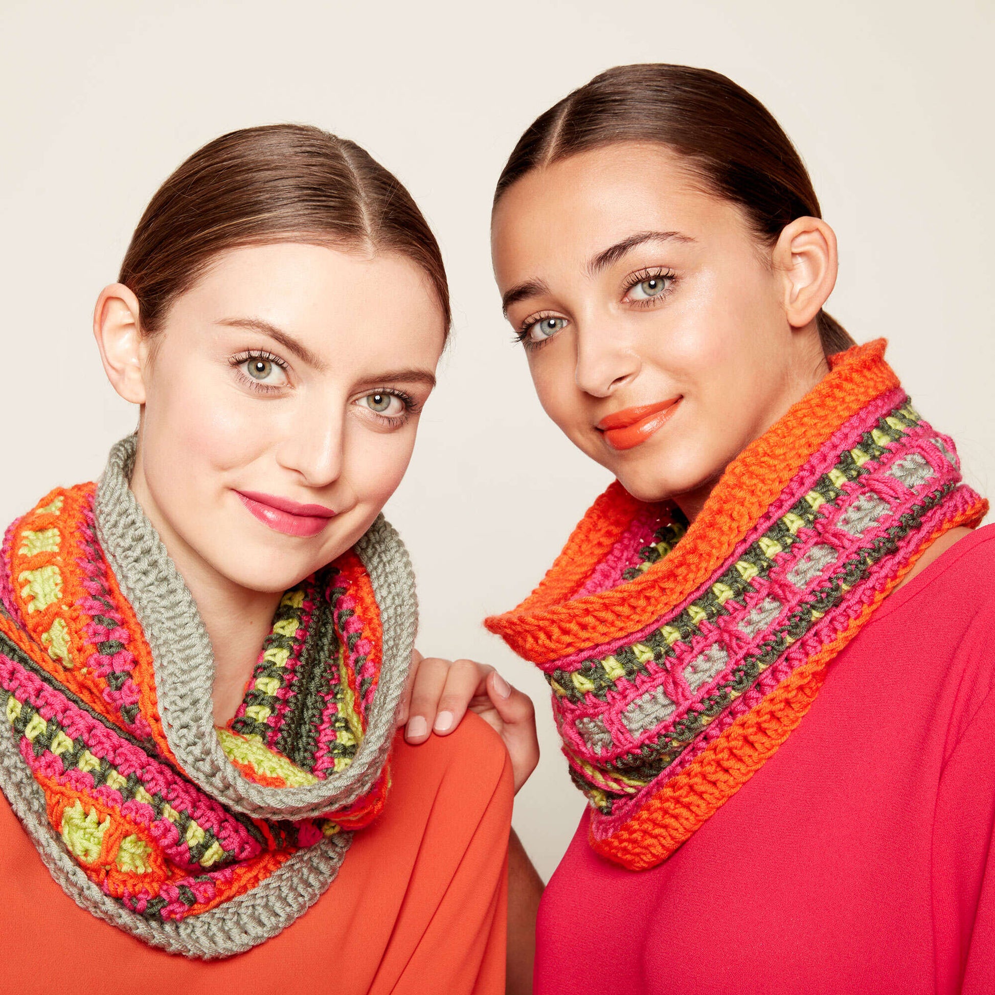 Free Caron X Pantone Sampler Crochet Cowl Pattern