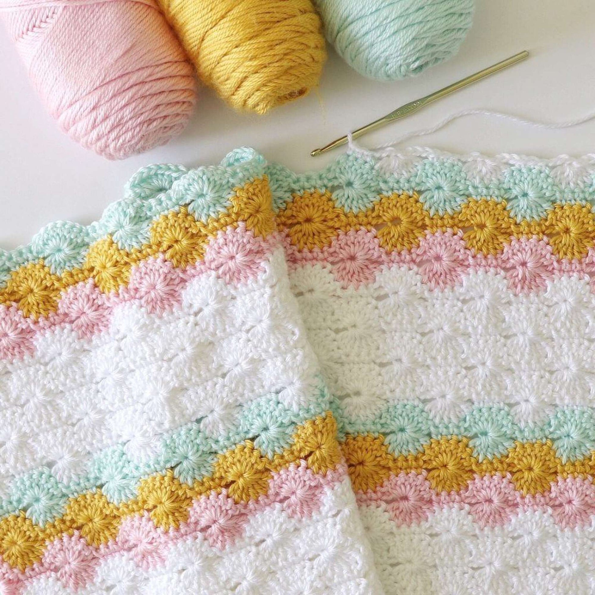 Free Caron Classic Crochet Catherine’S Wheel Blanket Pattern