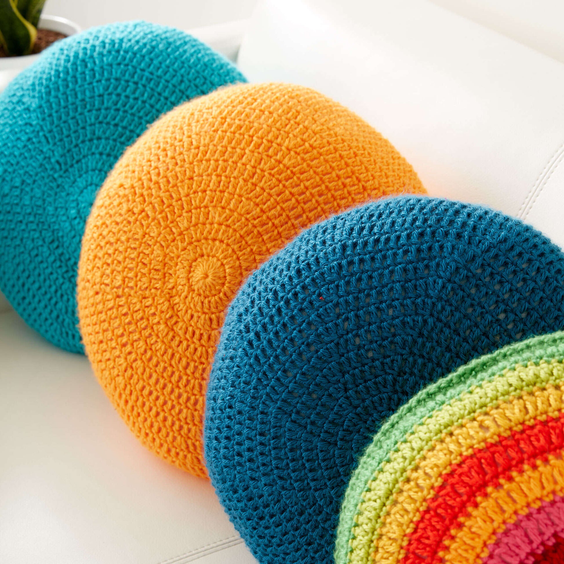 Free Caron Full Circle Pillow Crochet Pattern