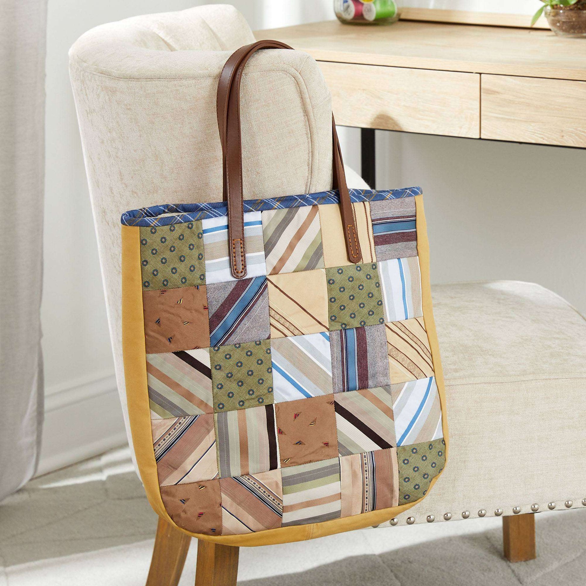 Free Coats Quilting & Clark Tie Patchwork Tote Pattern