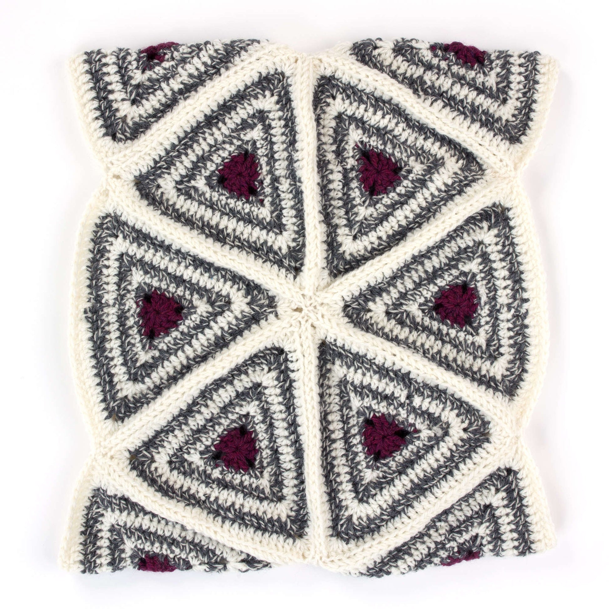 Free Patons Radiating Triangles Crochet Cowl Pattern