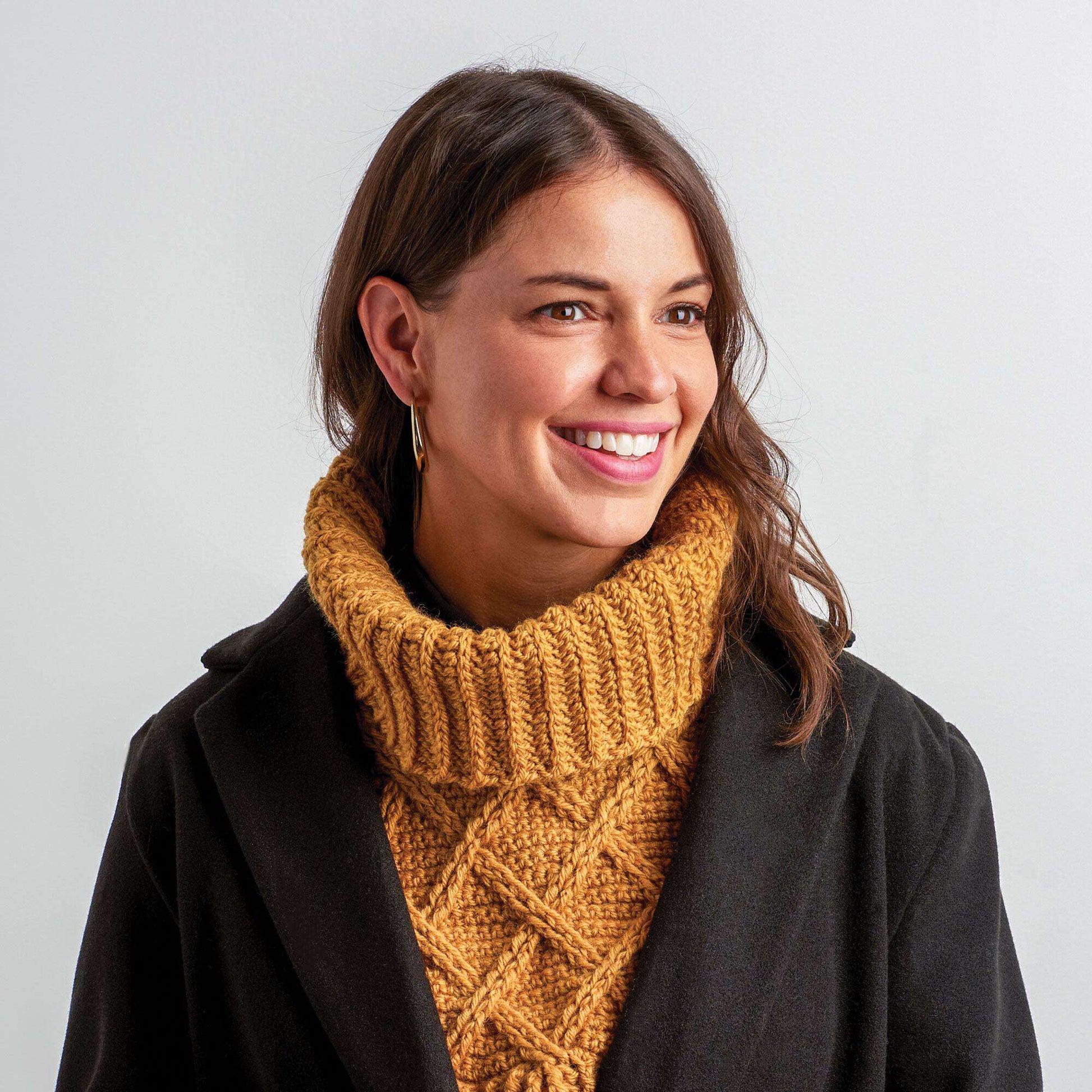 Free Patons Cliffcrest Crochet Cable Collar Pattern