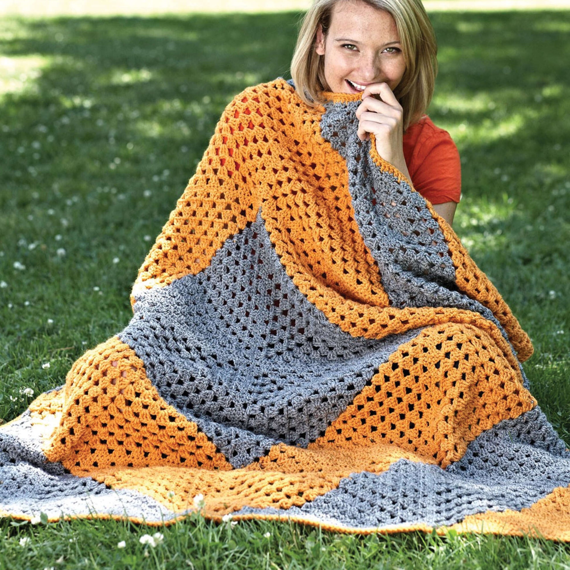Free Patons Half'n Half Granny Crochet Blanket Pattern