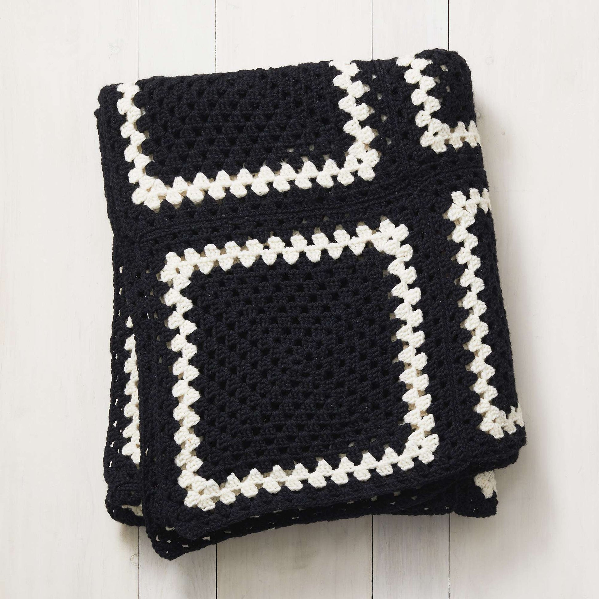 Free Stitch Club Jane's Granny Square Crochet Blanket + Tutorial Pattern