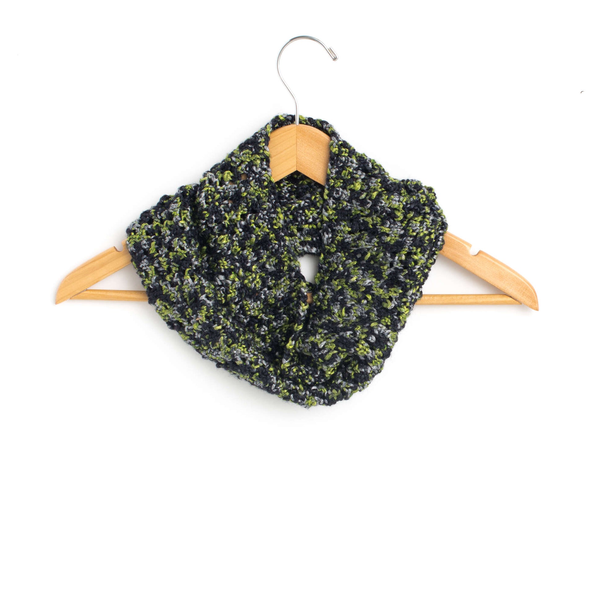 Free Patons Little Leaf Stripe Cowl Knit Pattern