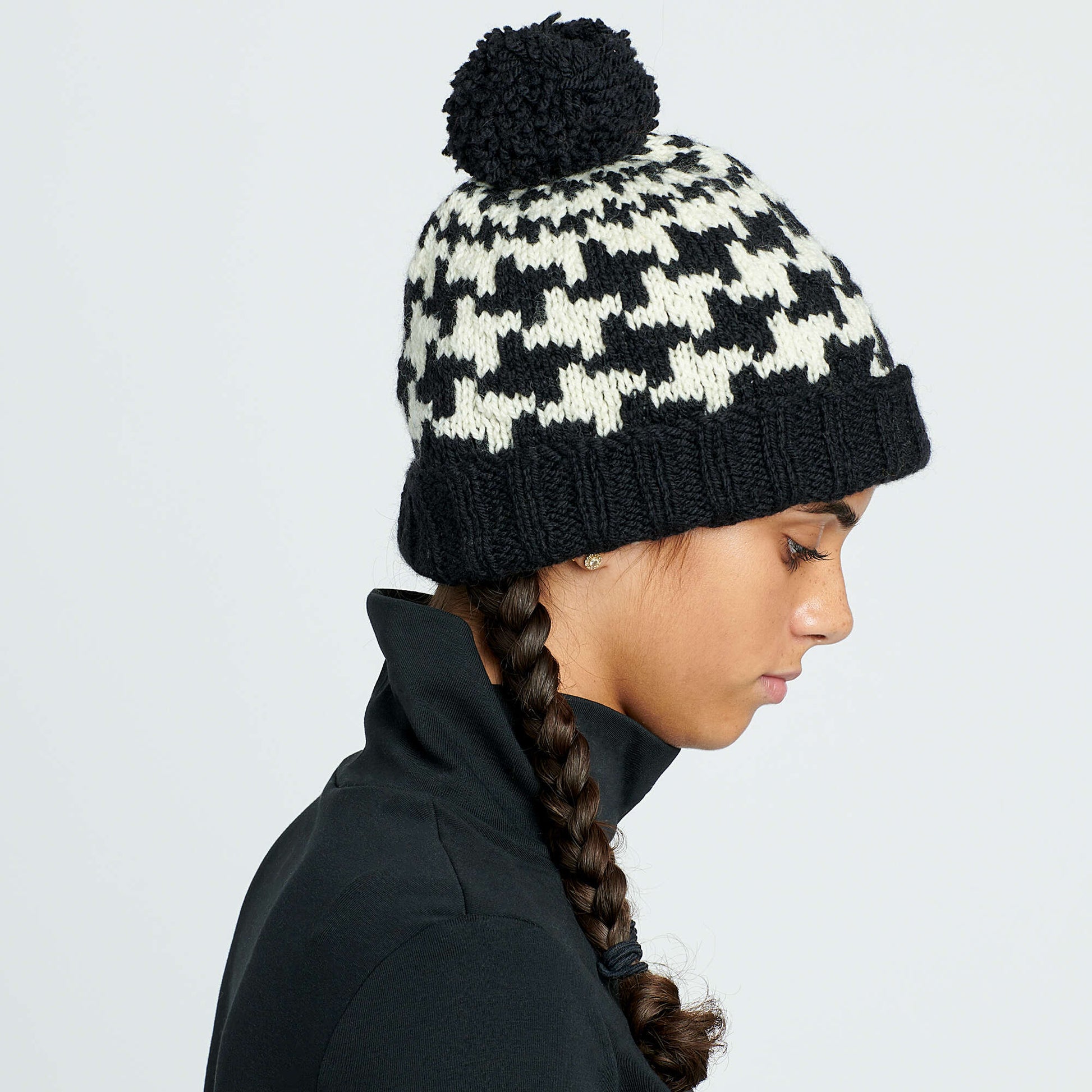 Free Patons Send In The Hounds(Tooth!) Hat Knit Pattern