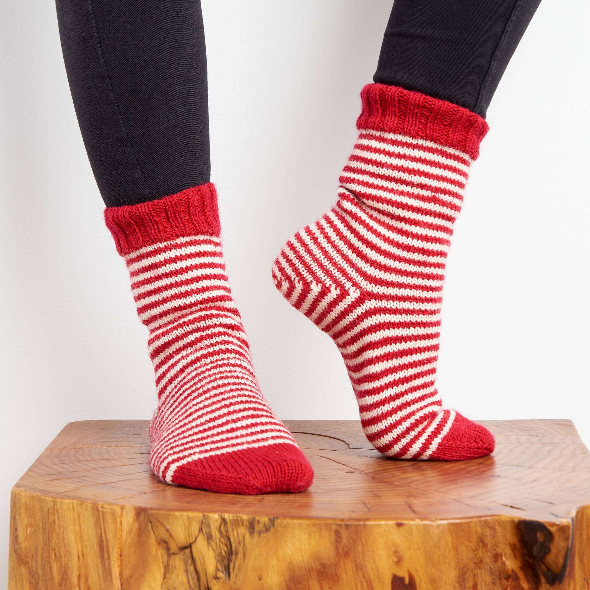 Free Patons Fireside Knit Socks Pattern