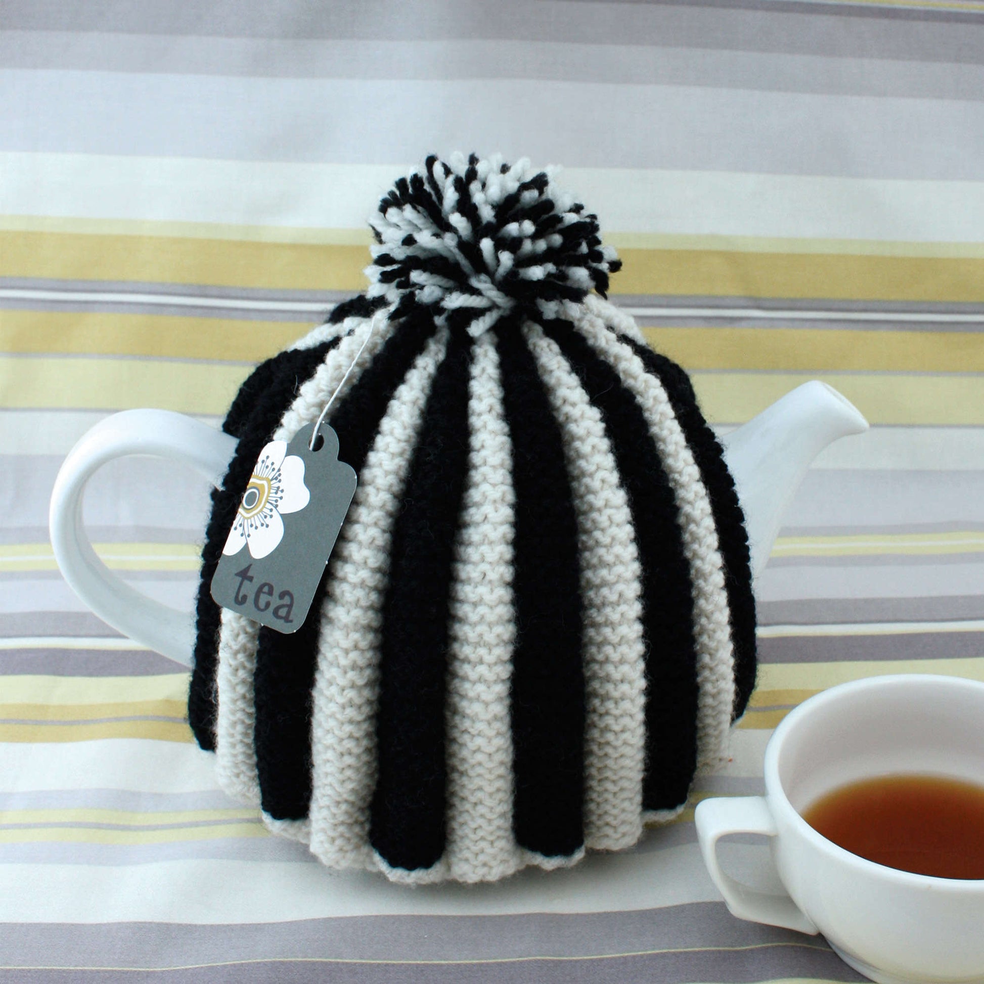 Free Patons Classic Pleated Tea Cozy Knit Pattern