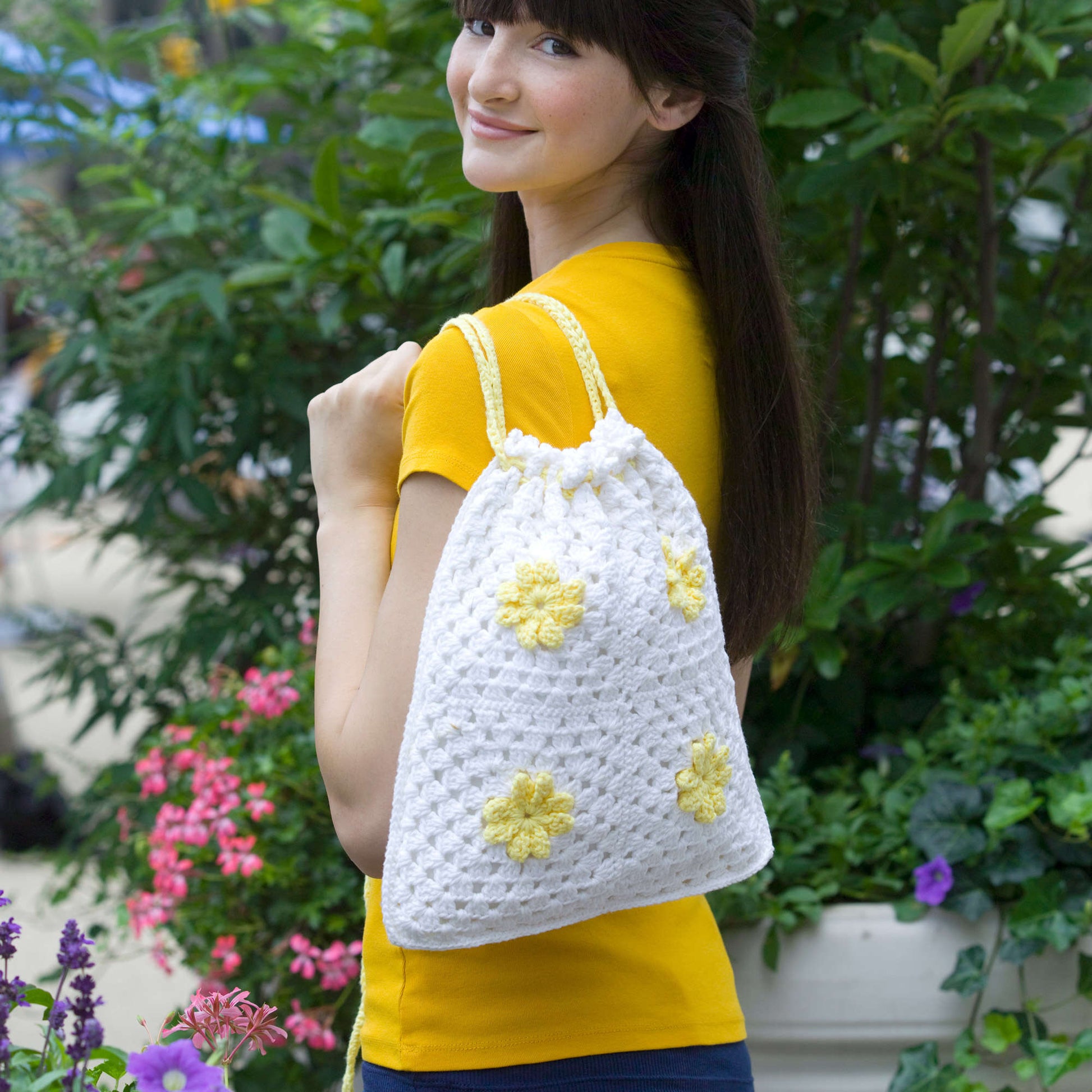 Free Red Heart Crochet Daisy Drawstring Bag Pattern