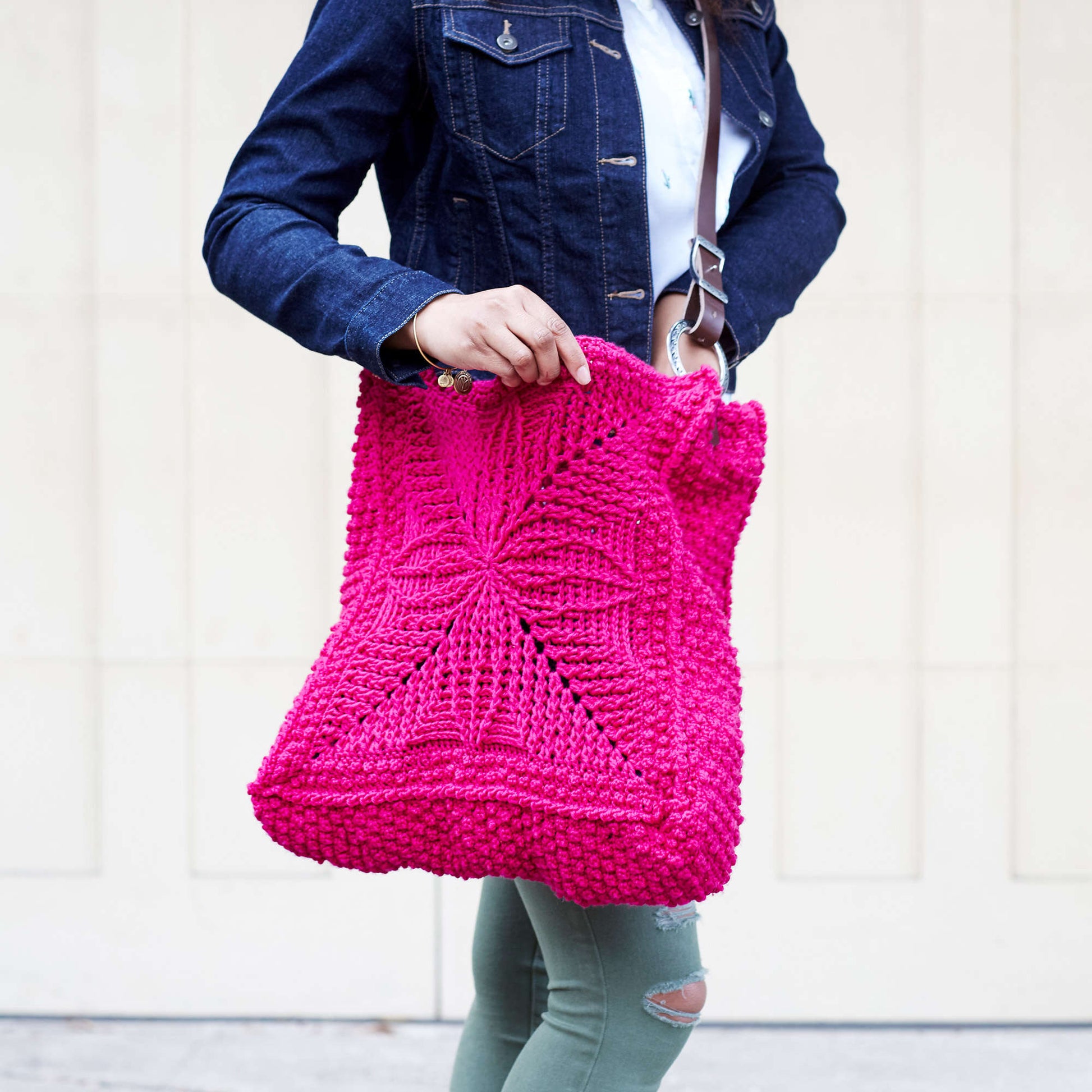 Free Red Heart Chic Carry-all Bag Crochet Pattern
