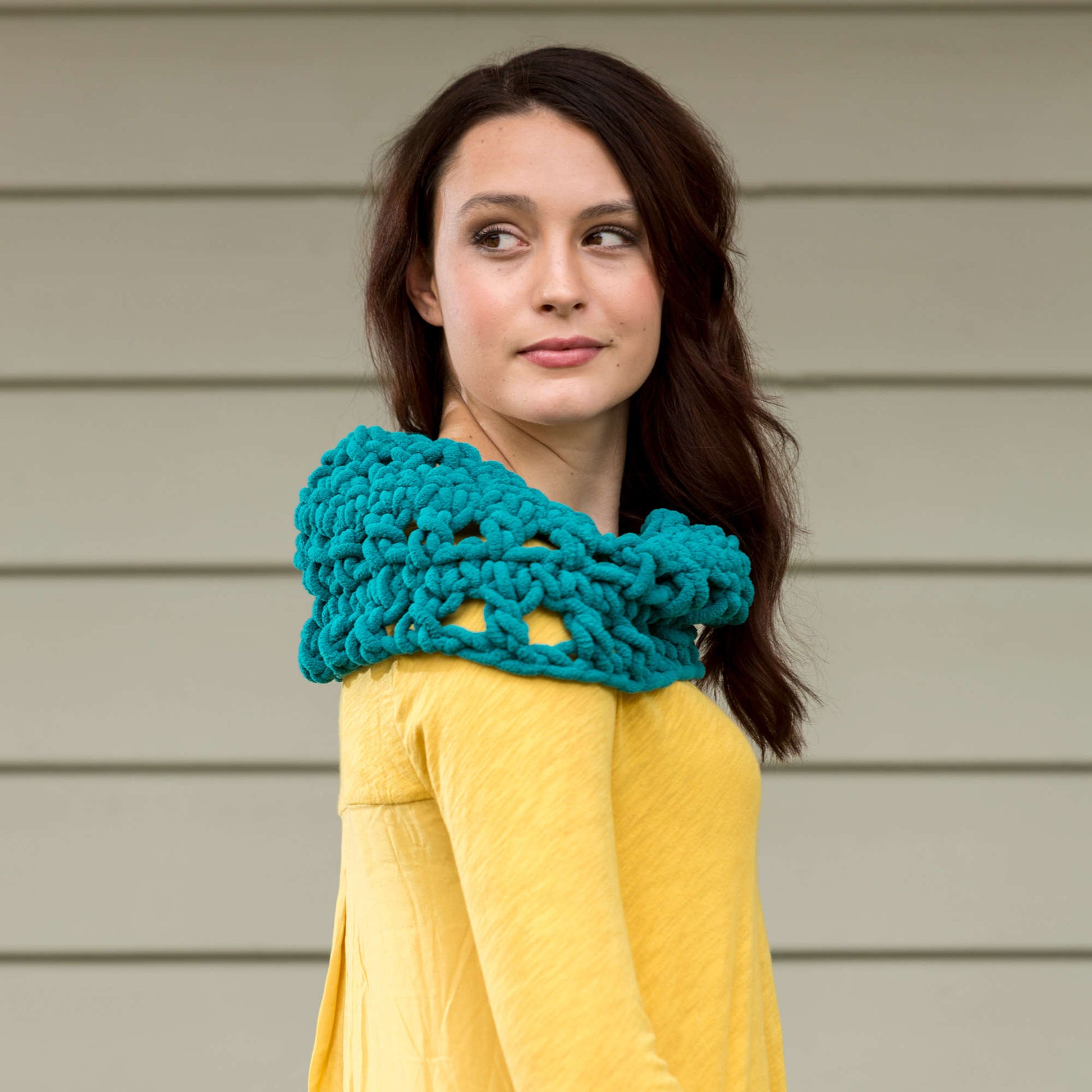 Free Red Heart Crochet Chic & Charming Cowl Pattern