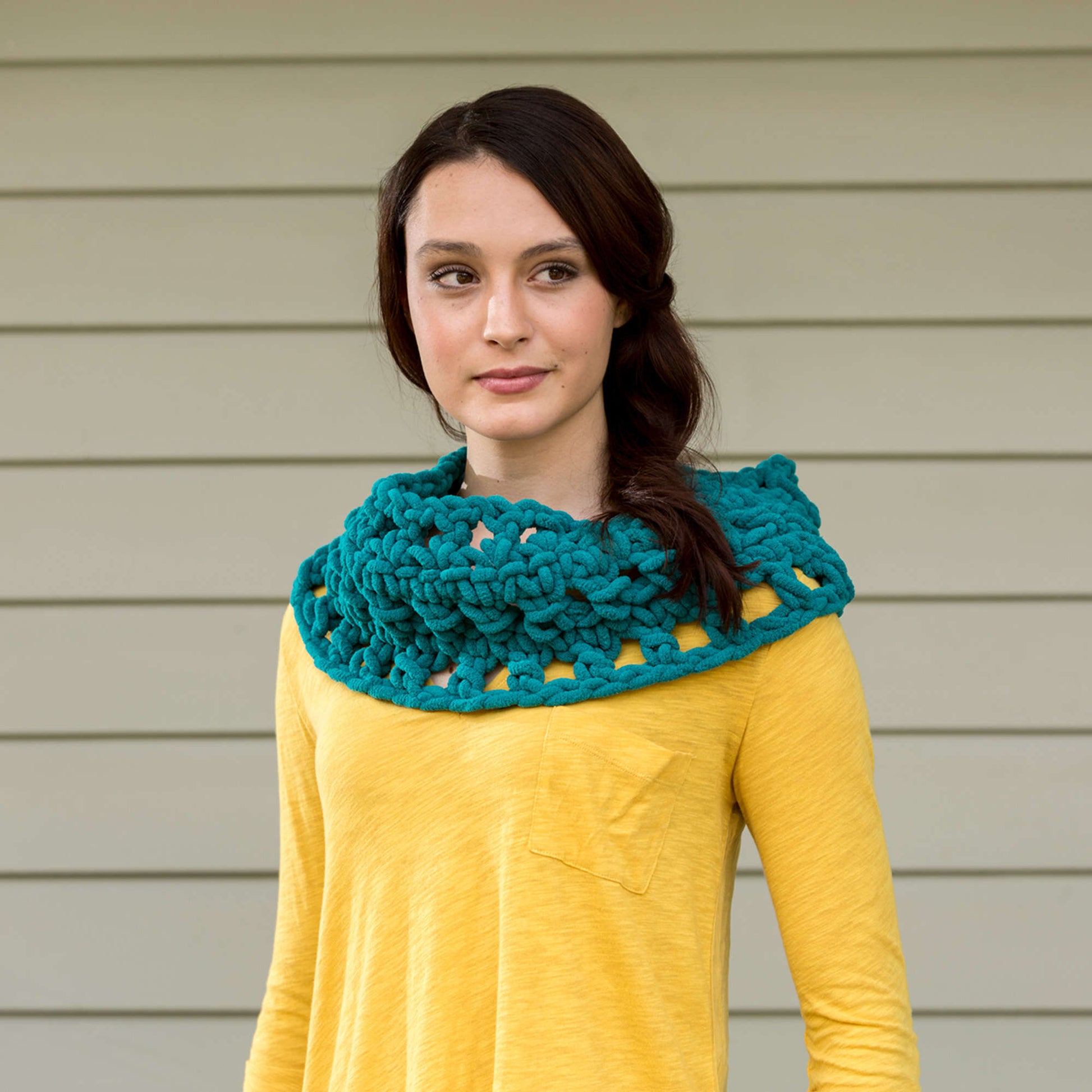 Free Red Heart Crochet Chic & Charming Cowl Pattern