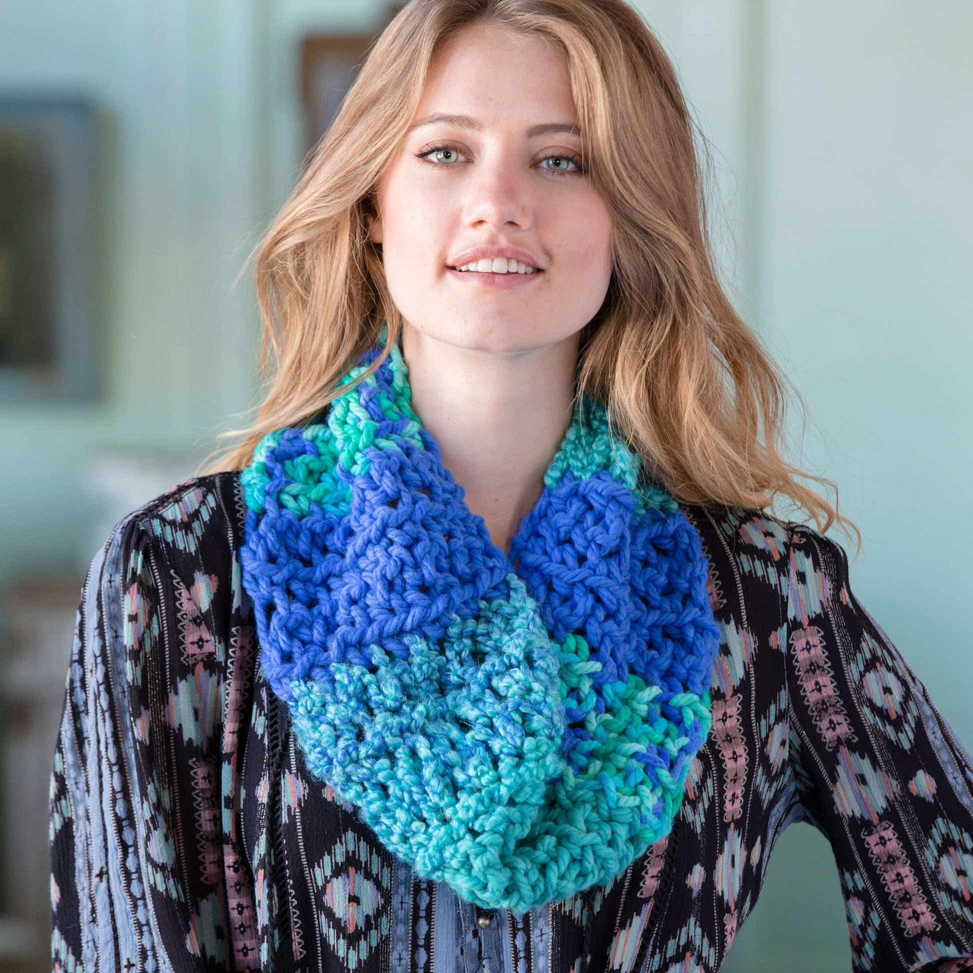 Free Red Heart Uniquely You Calypso Cowl Crochet Pattern