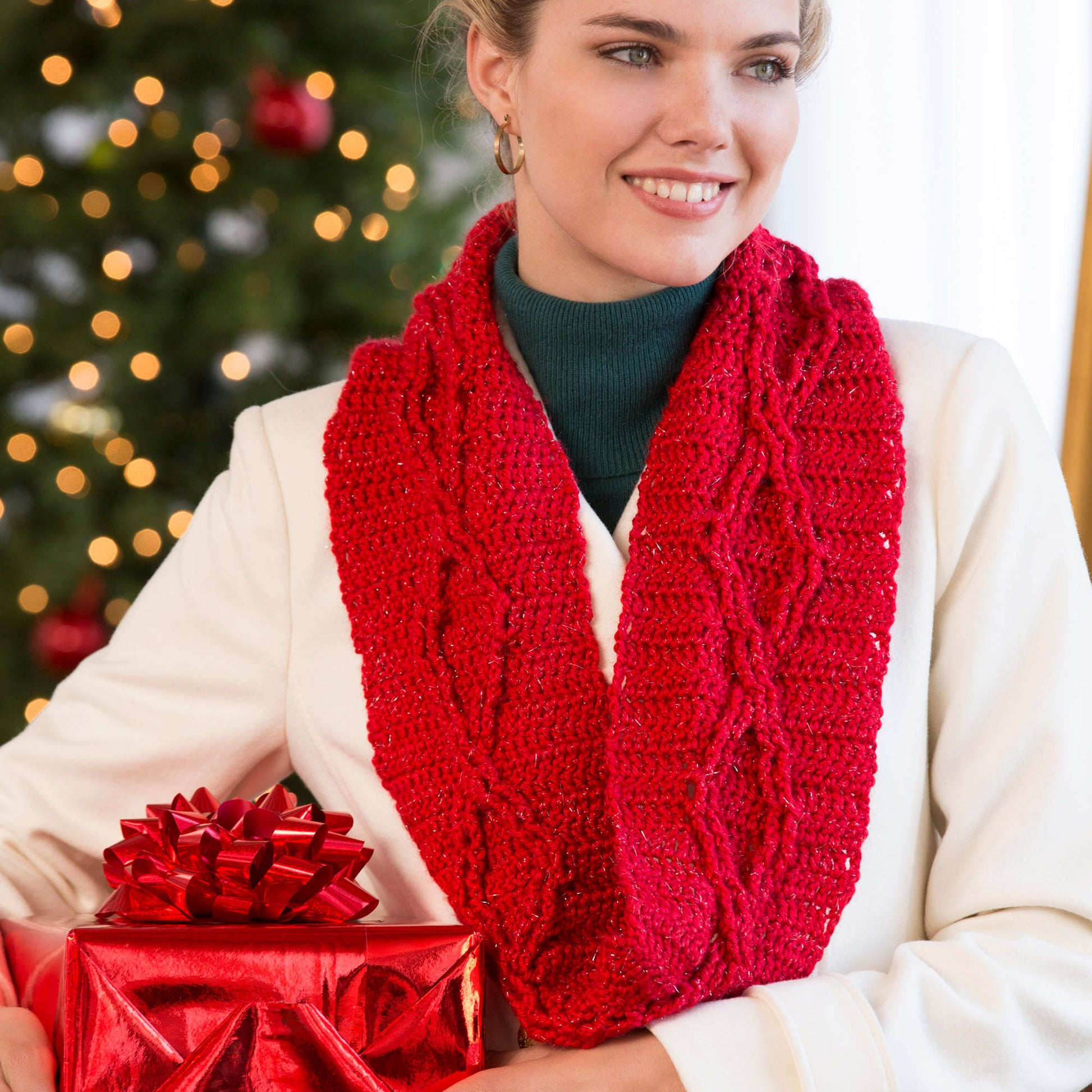 Free Red Crochet Heart Diamond Cables Cowl Pattern