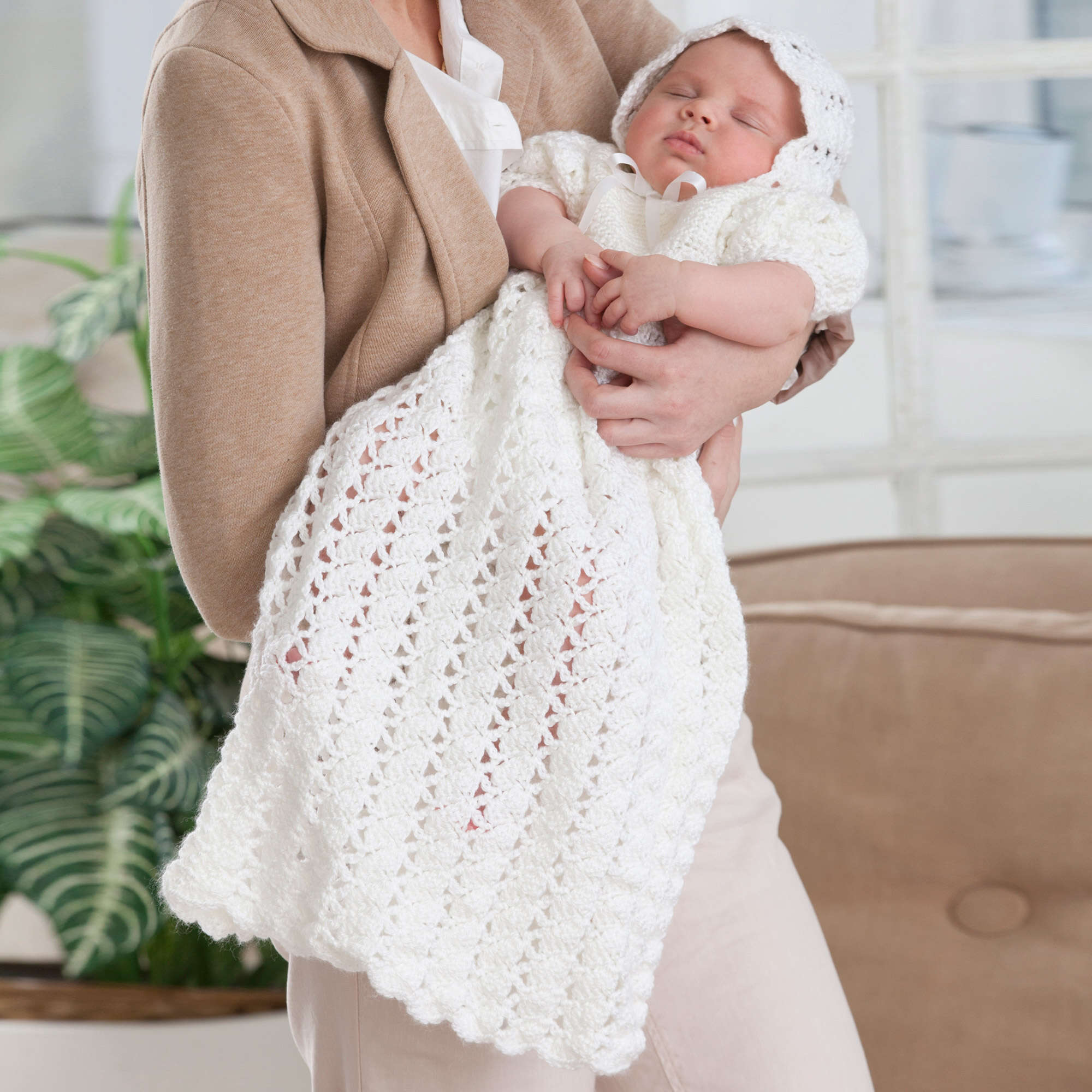 Free Christening Gown Crochet Patterns (Dresses, Bonnets, shawls & Sets) Free Christening Gown Crochet Patterns (Dresses, Bonnets, shawls & Sets)