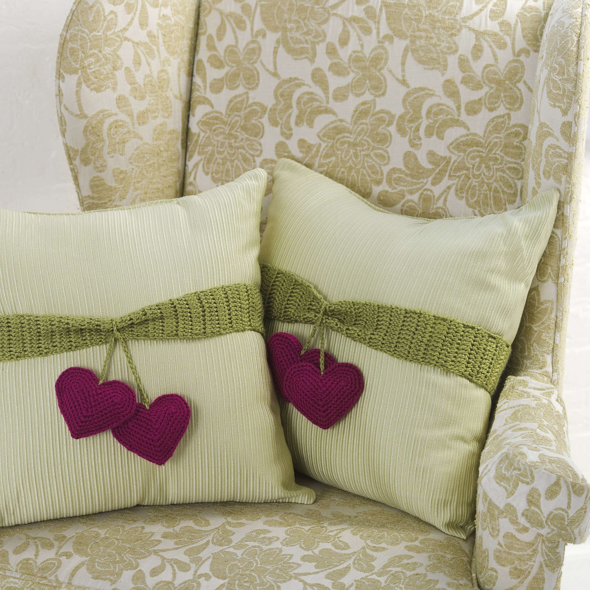 Free Red Heart Crochet Heart-to-Heart Pillow Trim Pattern