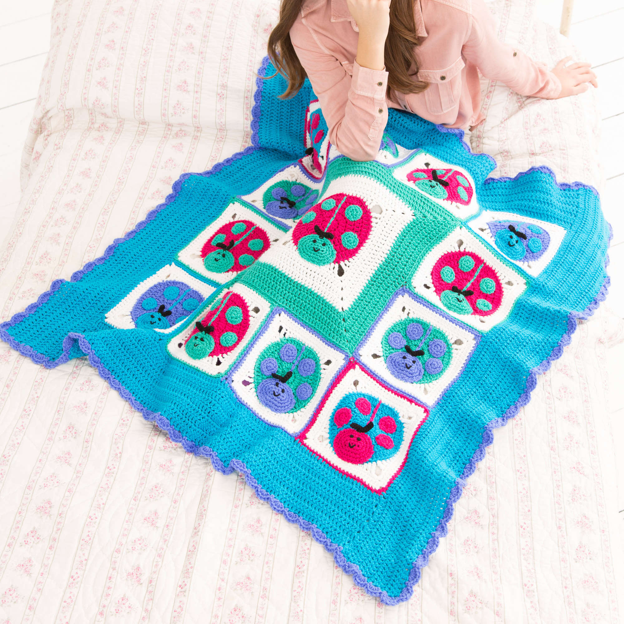 Free Easy Red Heart Lucky Ladybug Throw Crochet Pattern | Yarnspirations