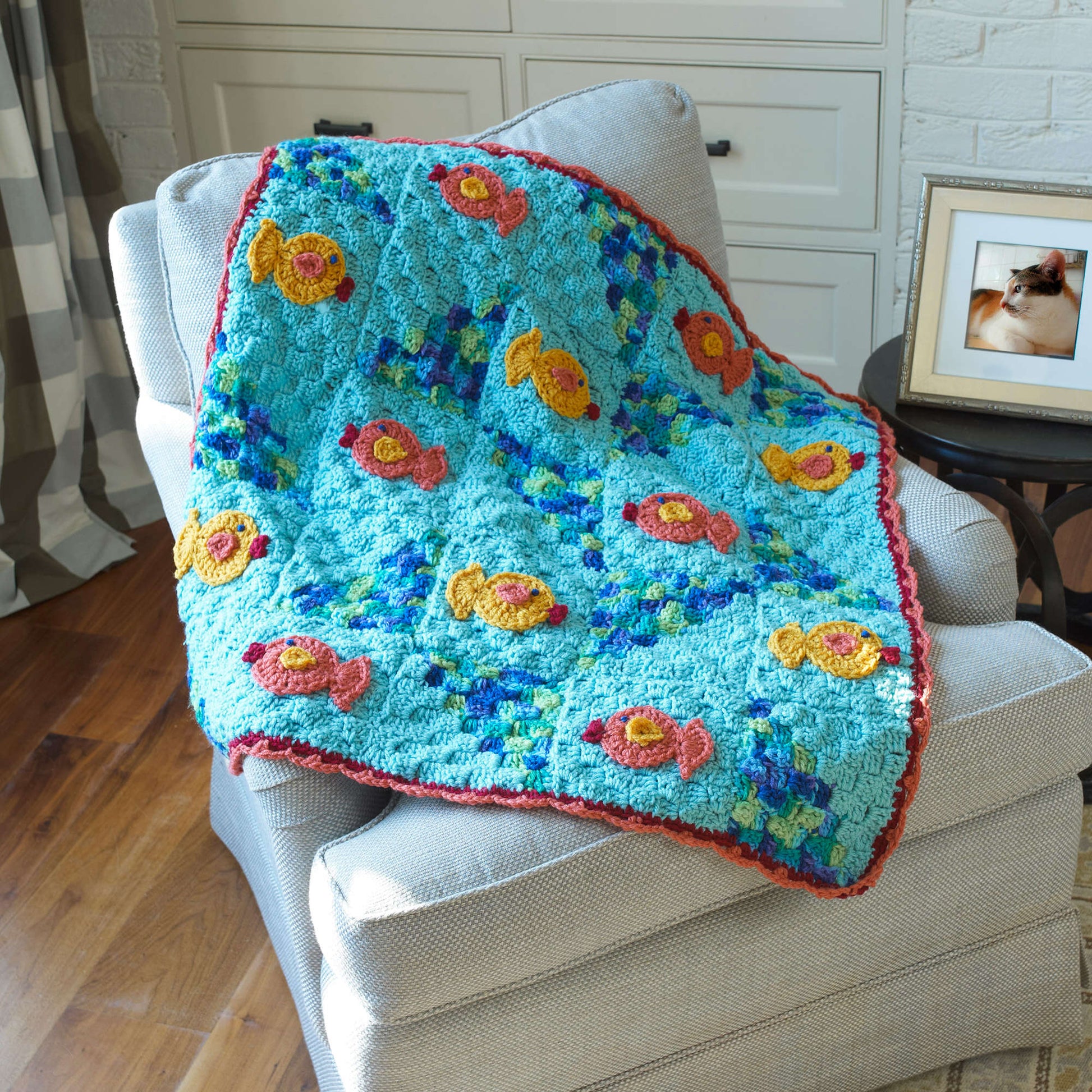 Free Red Heart Comfort Your Kitty Throw Pattern