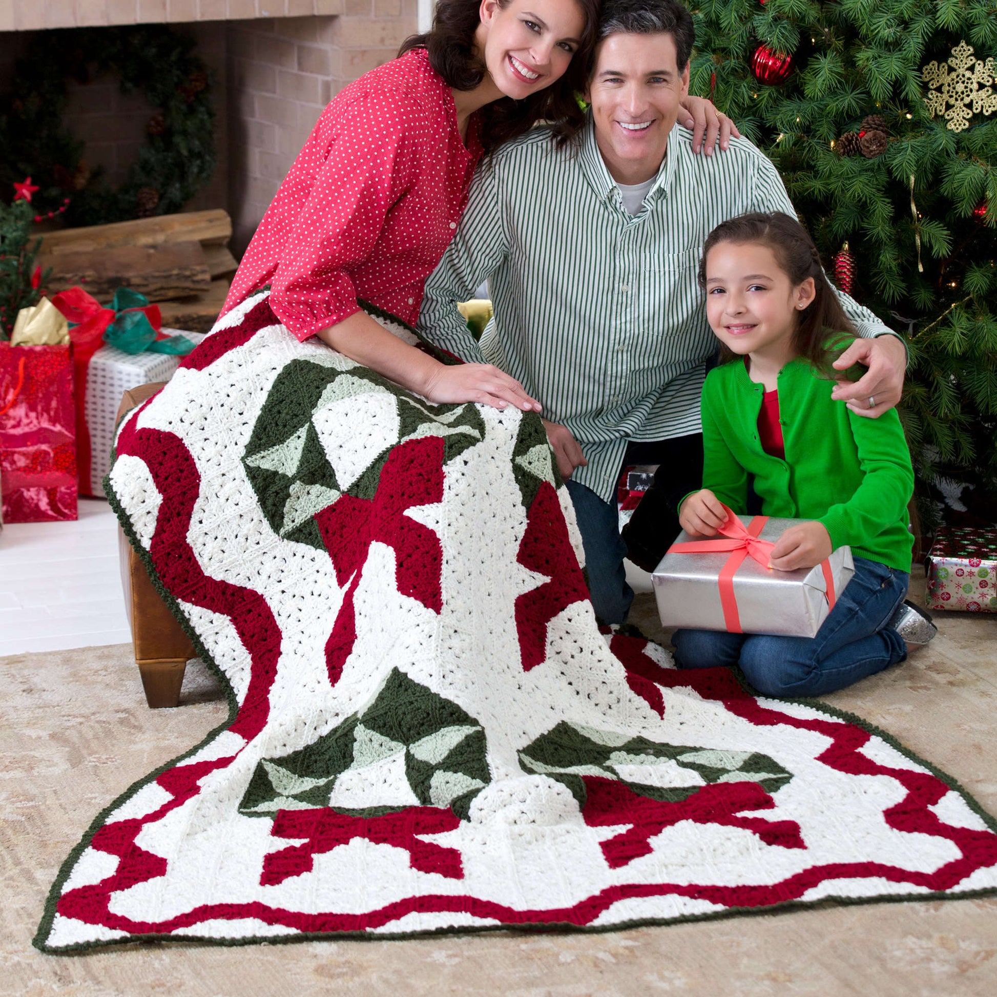 Free Red Heart Crochet Christmas Wreath Throw Pattern