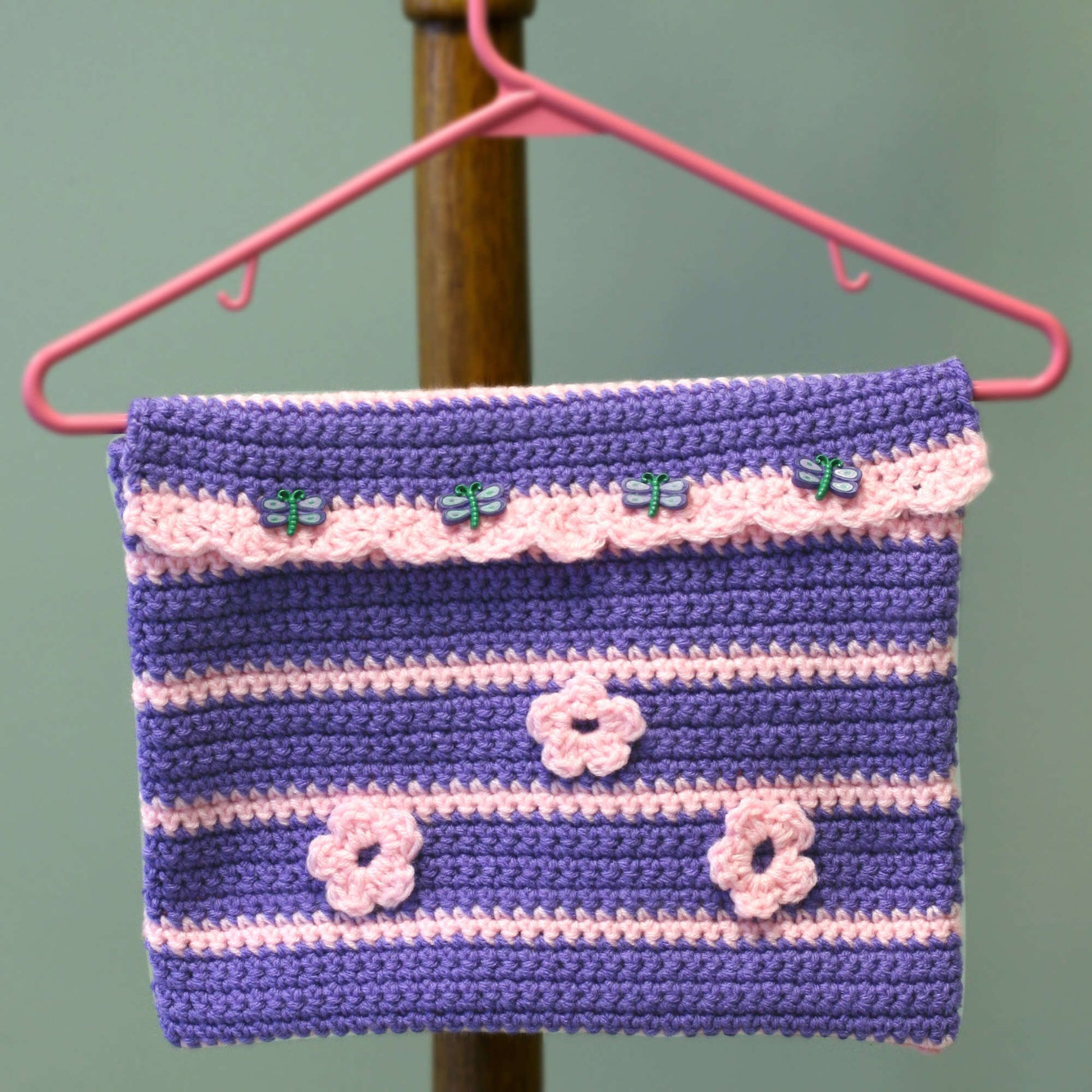 Free Red Heart Going to Grandma's Pocket on Hanger Crochet Pattern