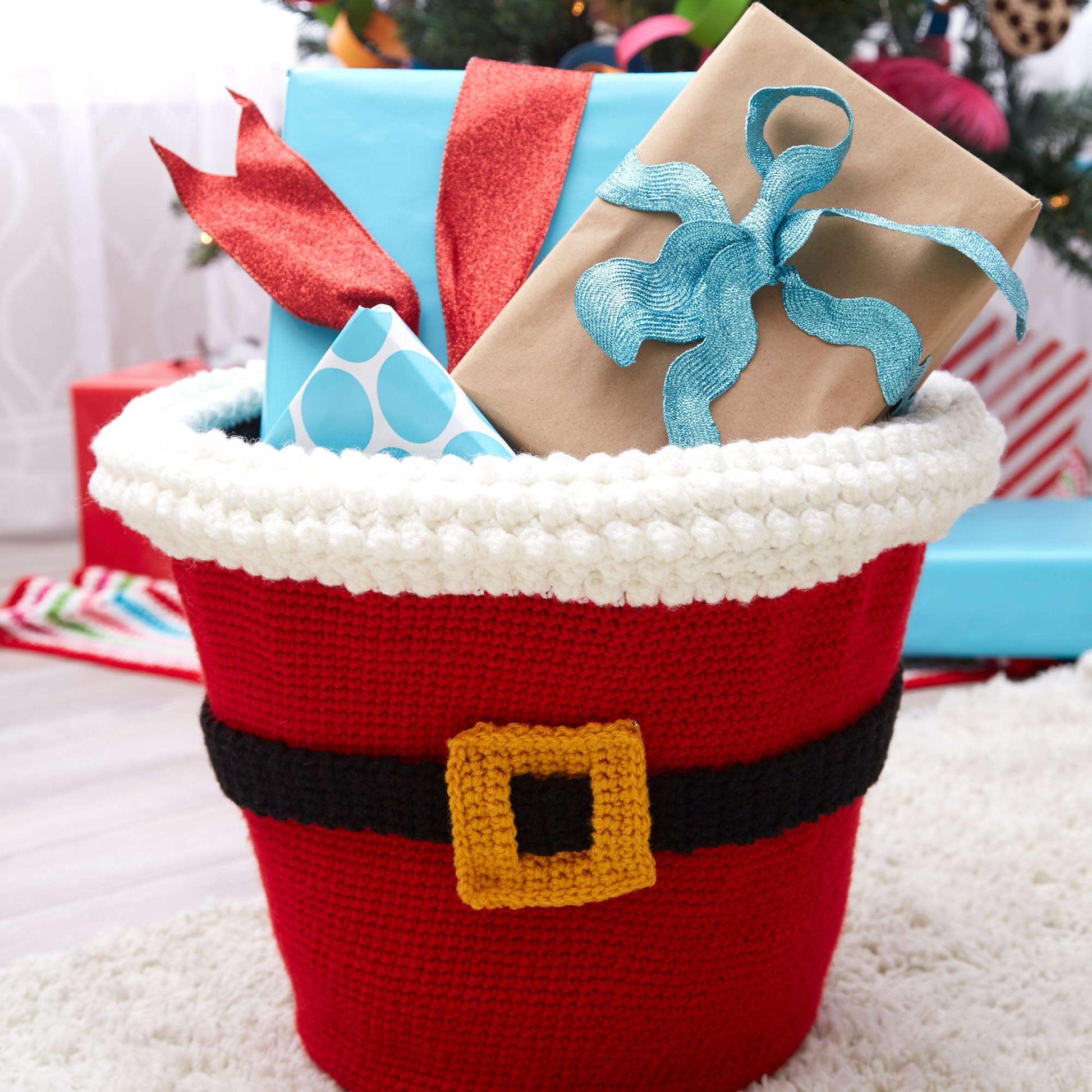 Free Red Heart Crochet Santa's Gift Basket Pattern