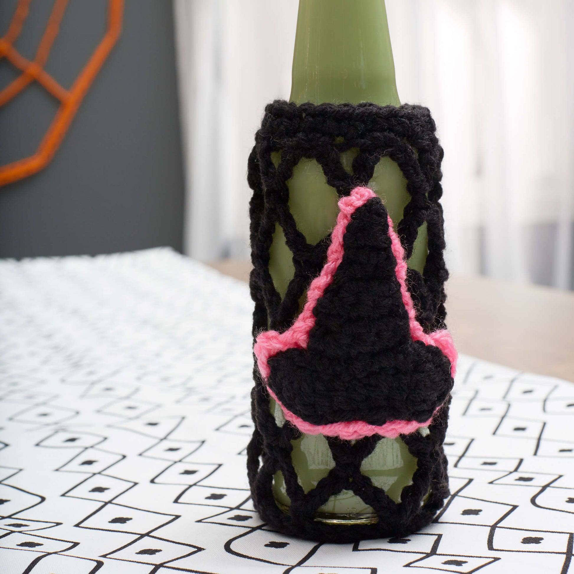 Free Red Heart Witch Hat Drink Cozy Crochet Pattern