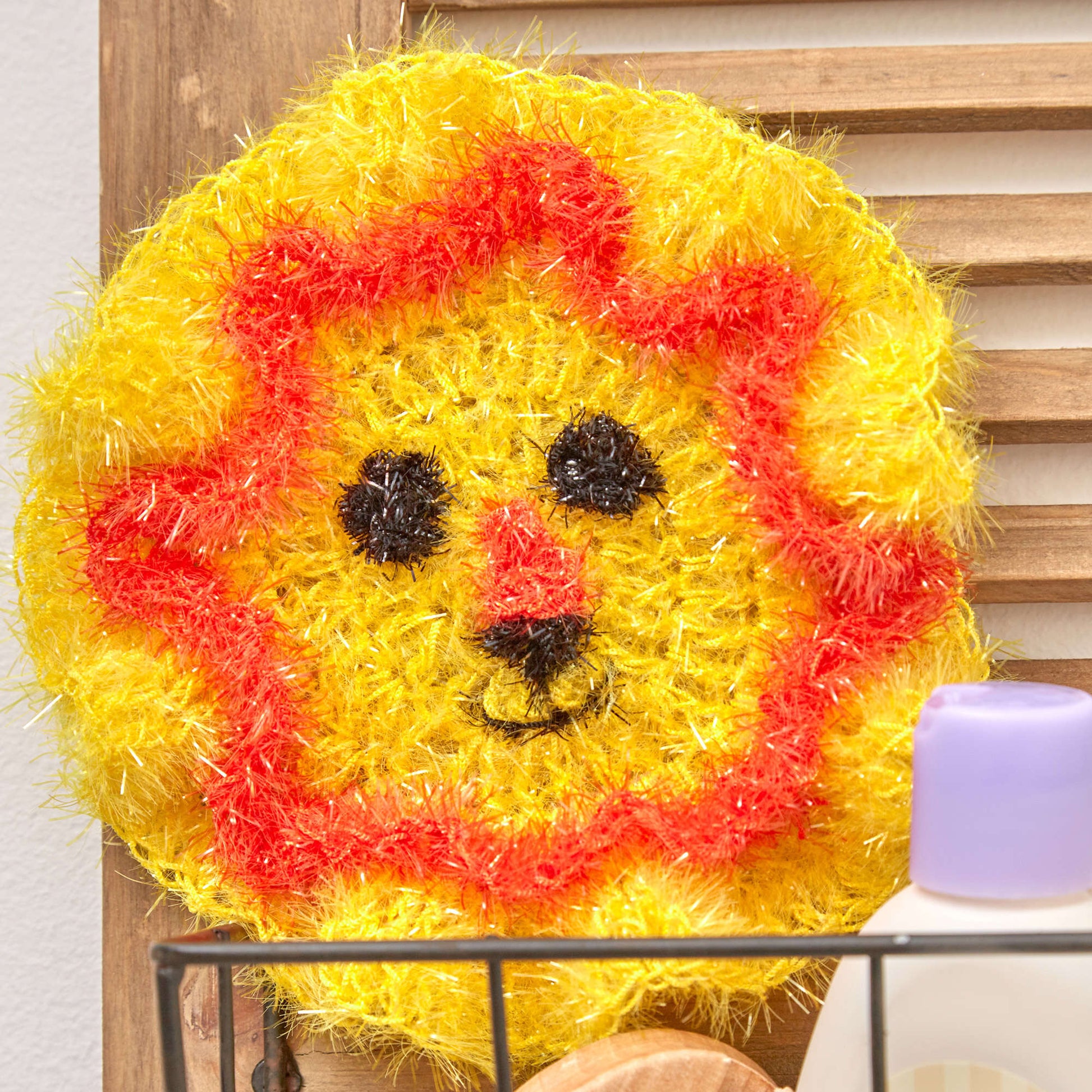 Free Red Heart Friendly Lion Face Scrubby Pattern