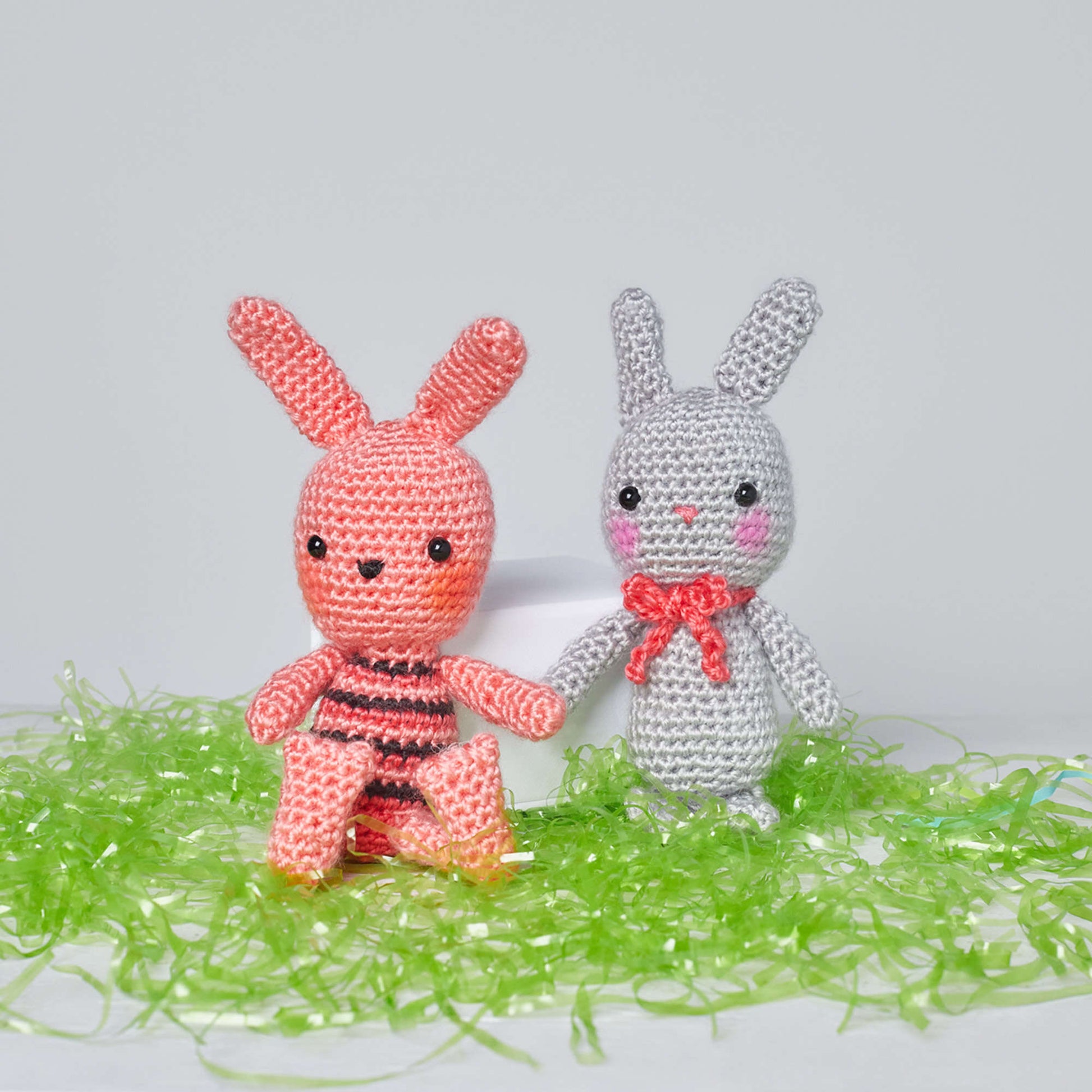 Free Red Heart Beatrice & Basil Crochet Bunnies Pattern