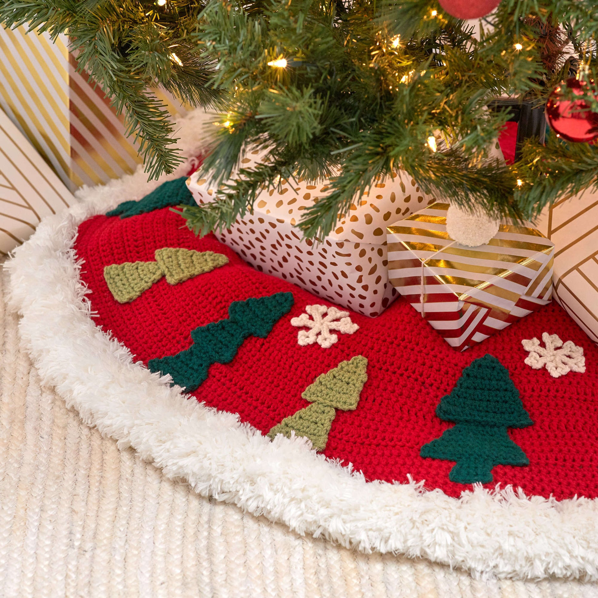 Free Red Heart Crochet Joyous Tree Skirt Pattern
