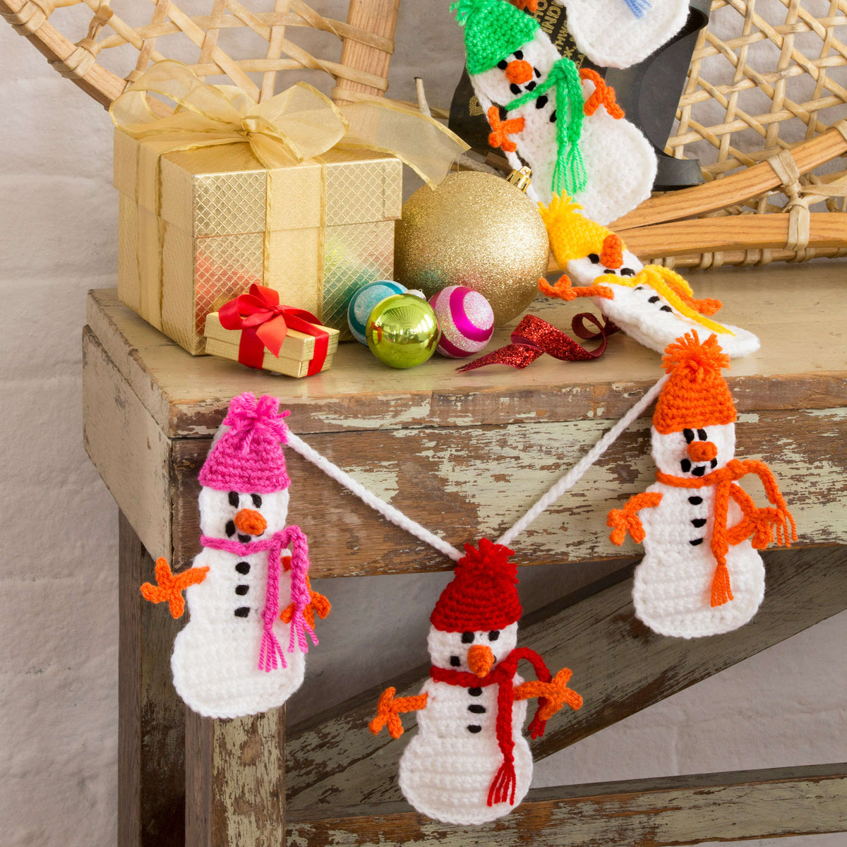 Red Heart Snowman Garland Pattern Tutorial Image