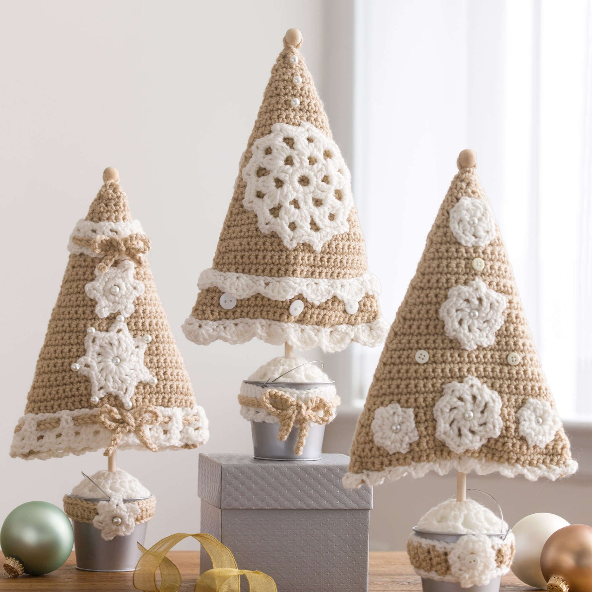 Free Red Heart Triangle Christmas Trees Crochet Pattern