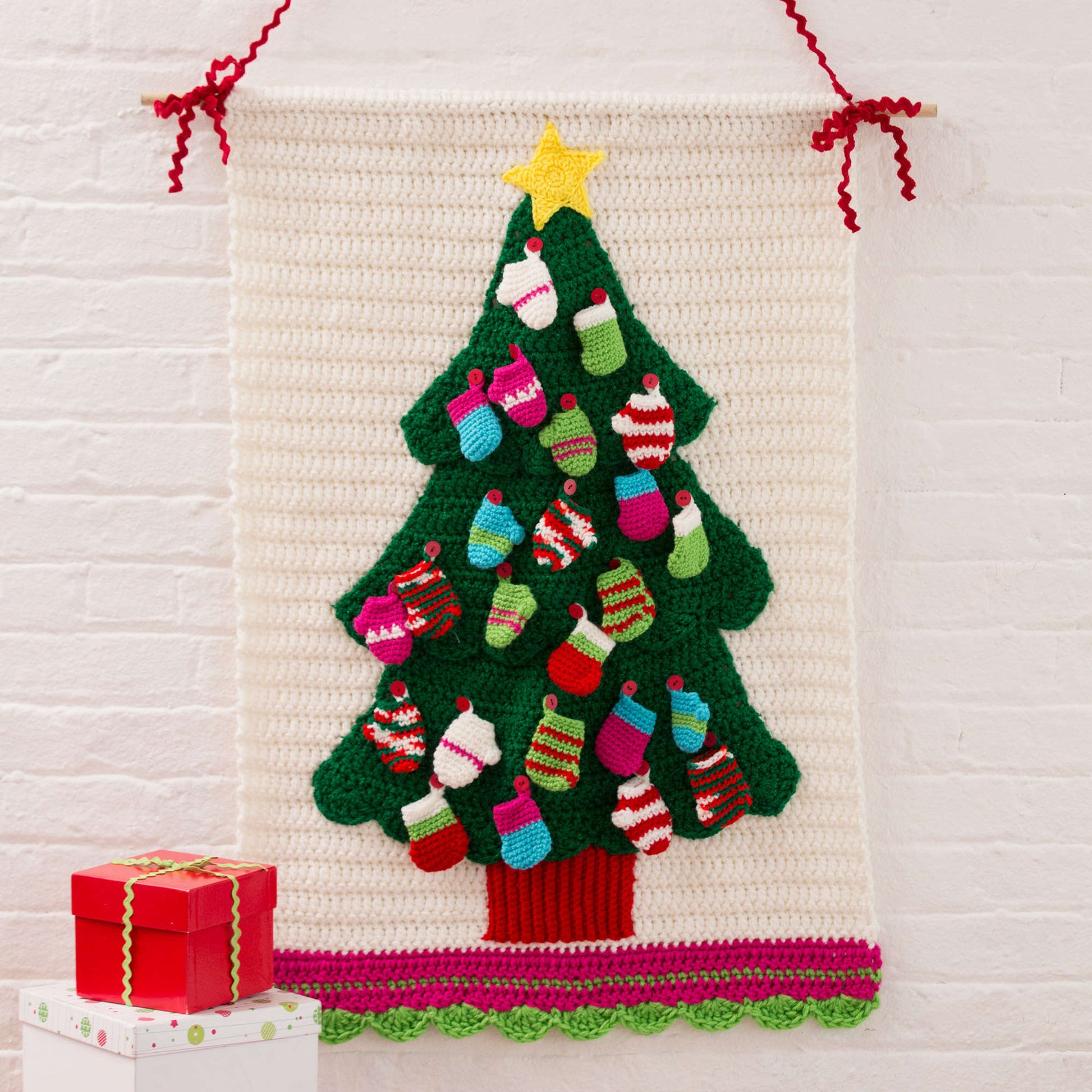 Free Red Heart Crochet Christmas Tree Wall Hanging Pattern