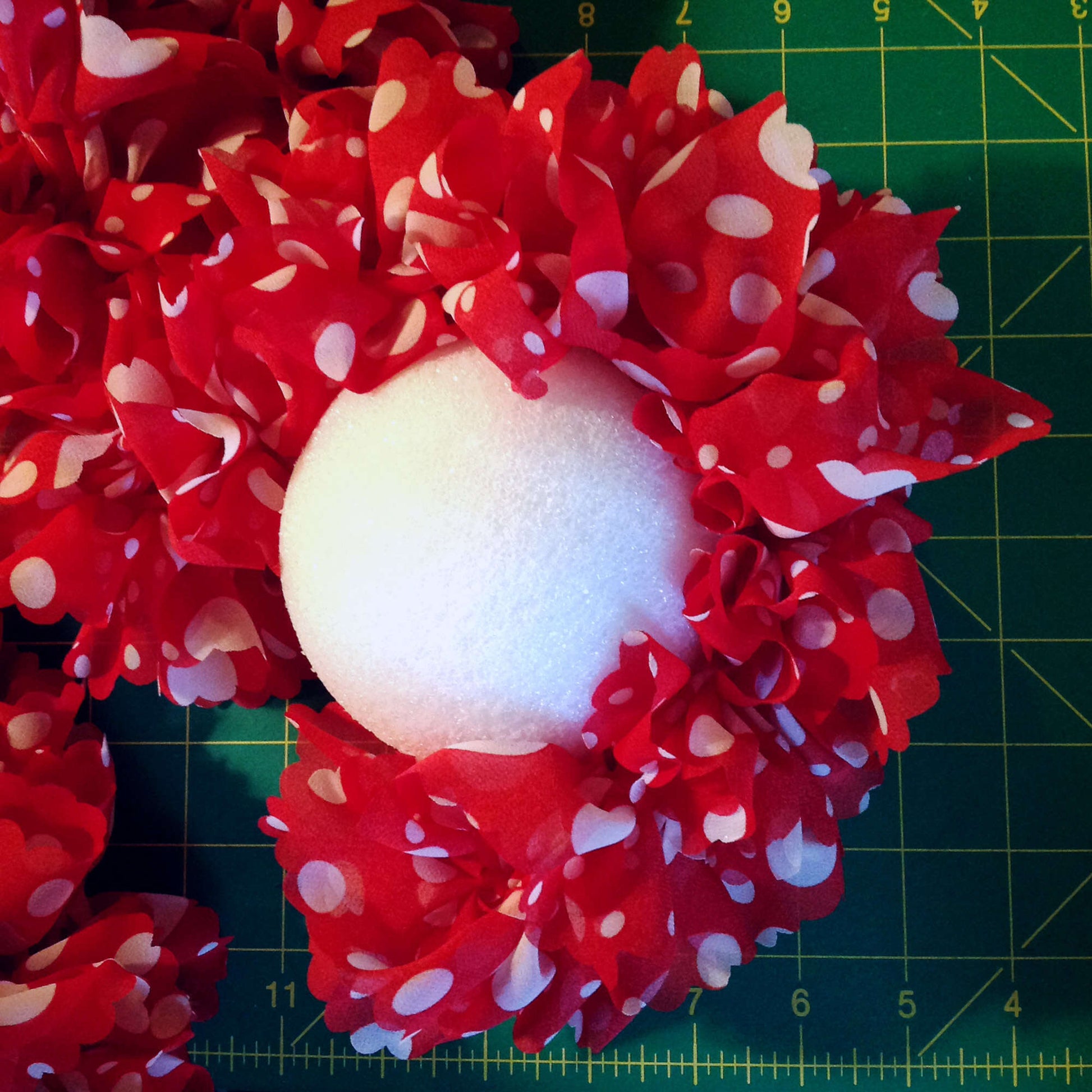 Free Red Heart Holiday Kissing Ball Crochet Pattern