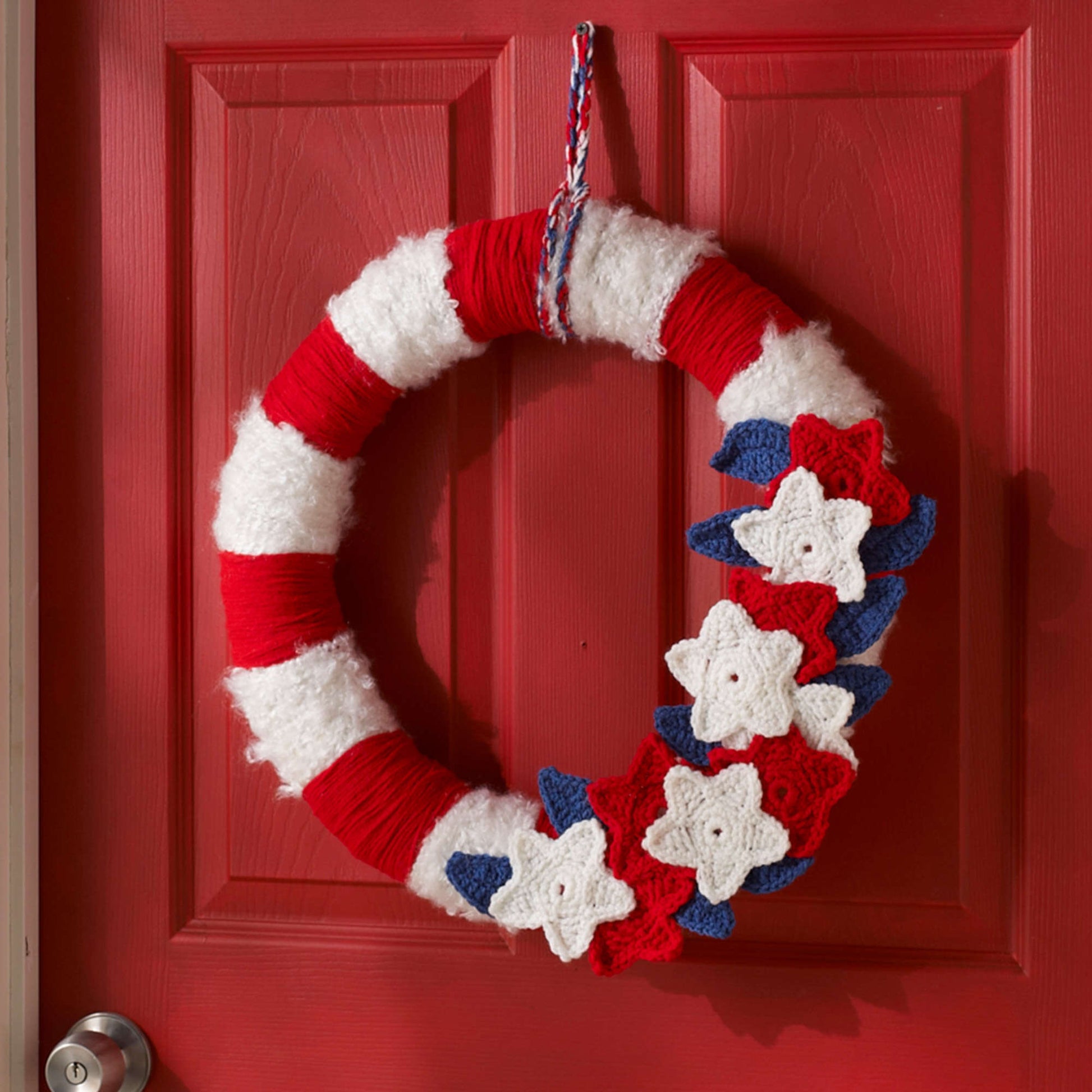 Free Red Heart Crochet Stars & Stripes Wreath Pattern