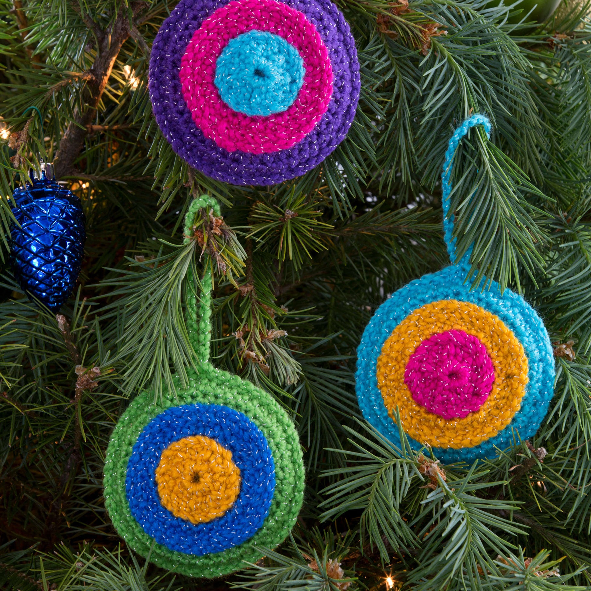 Free Red Heart Crochet Bull's-Eye Ornaments Pattern