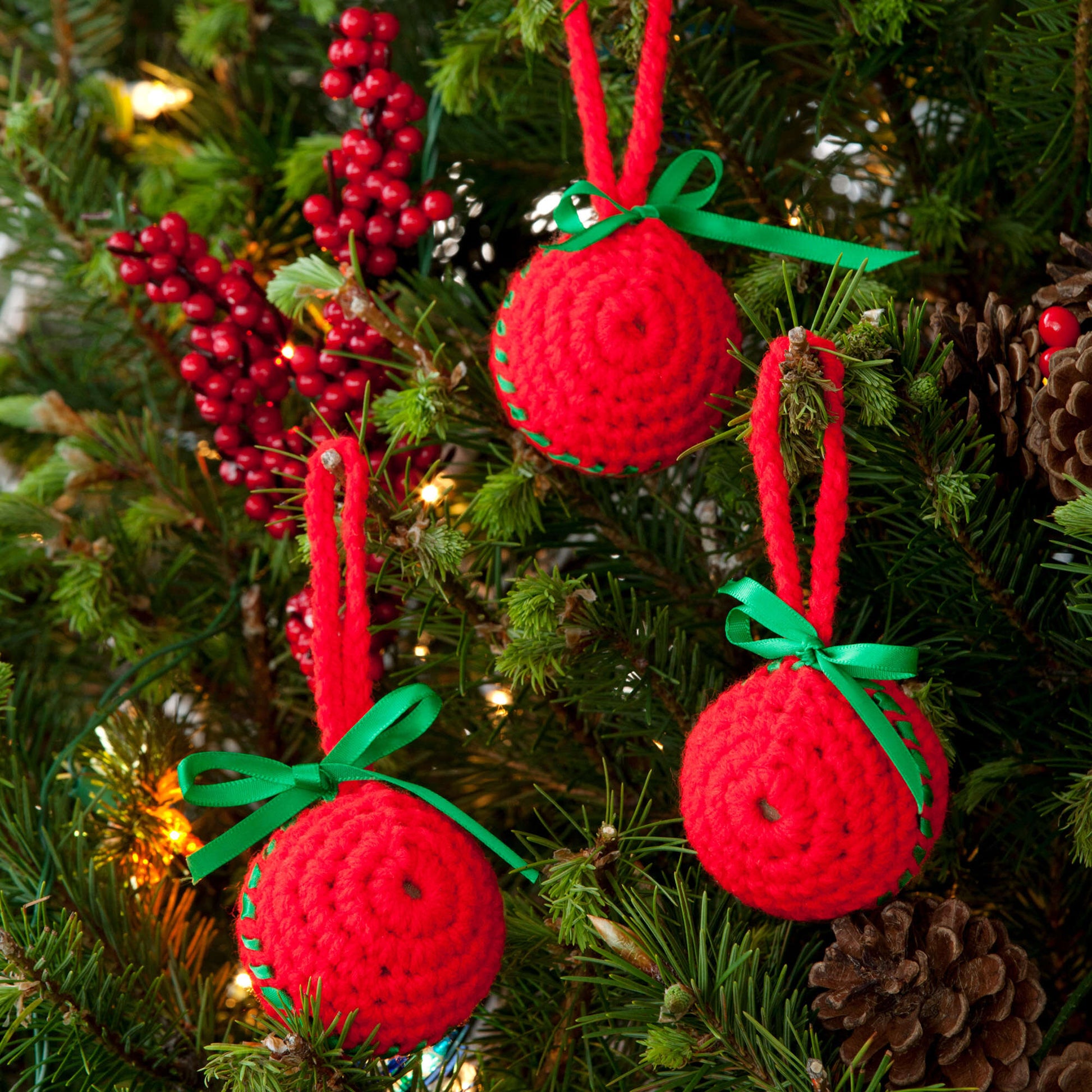 Free Red Heart Easy Classic Ball Ornaments Pattern