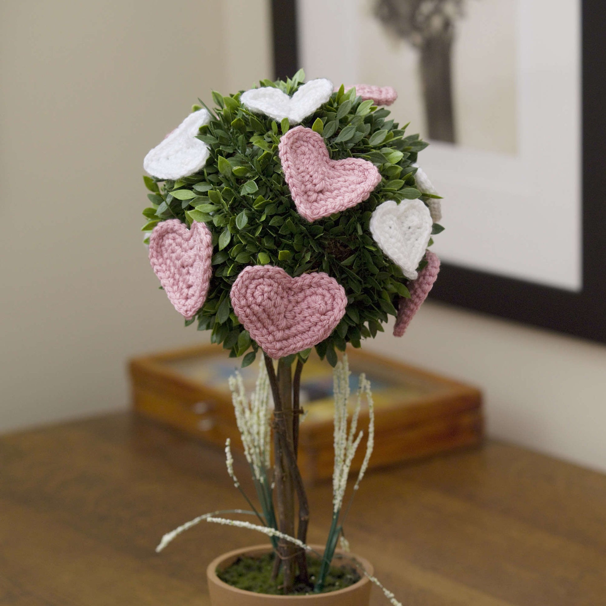 Free Red Heart Affaire Of The Heart Topiary Crochet Pattern