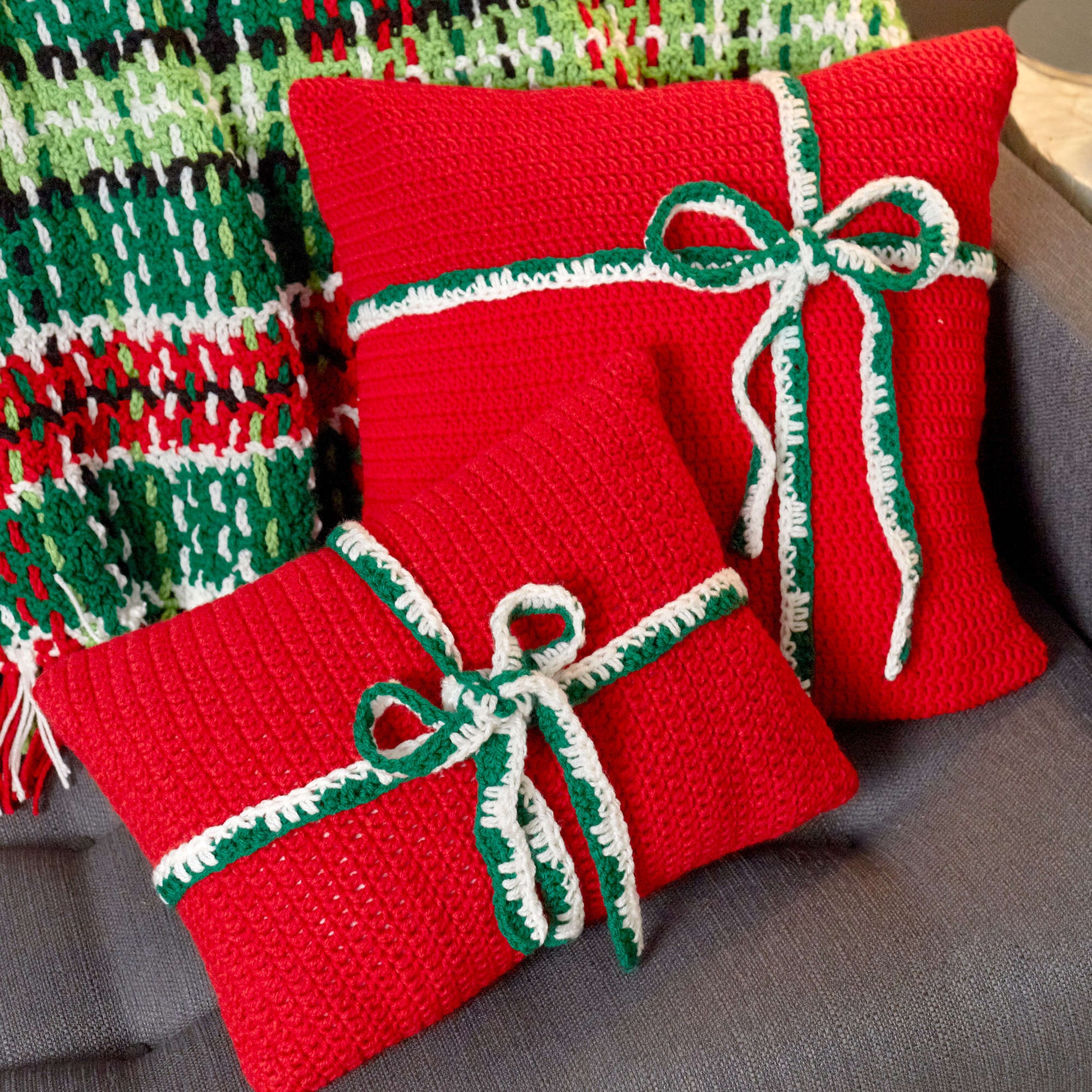 Free Red Heart Crochet Gift Pillows Pattern