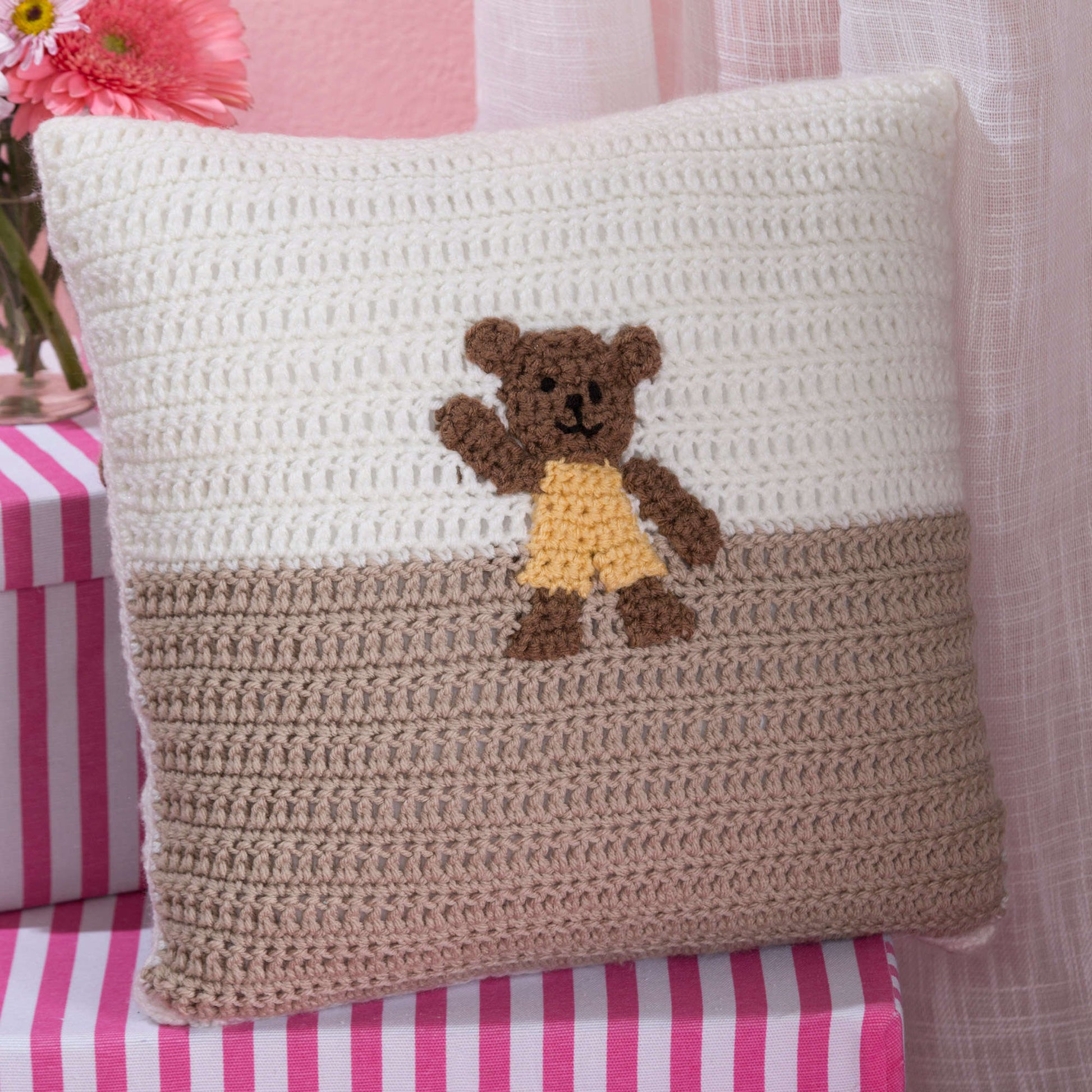 Free Red Heart Goldilocks And The Three Bears Pillow Crochet Pattern