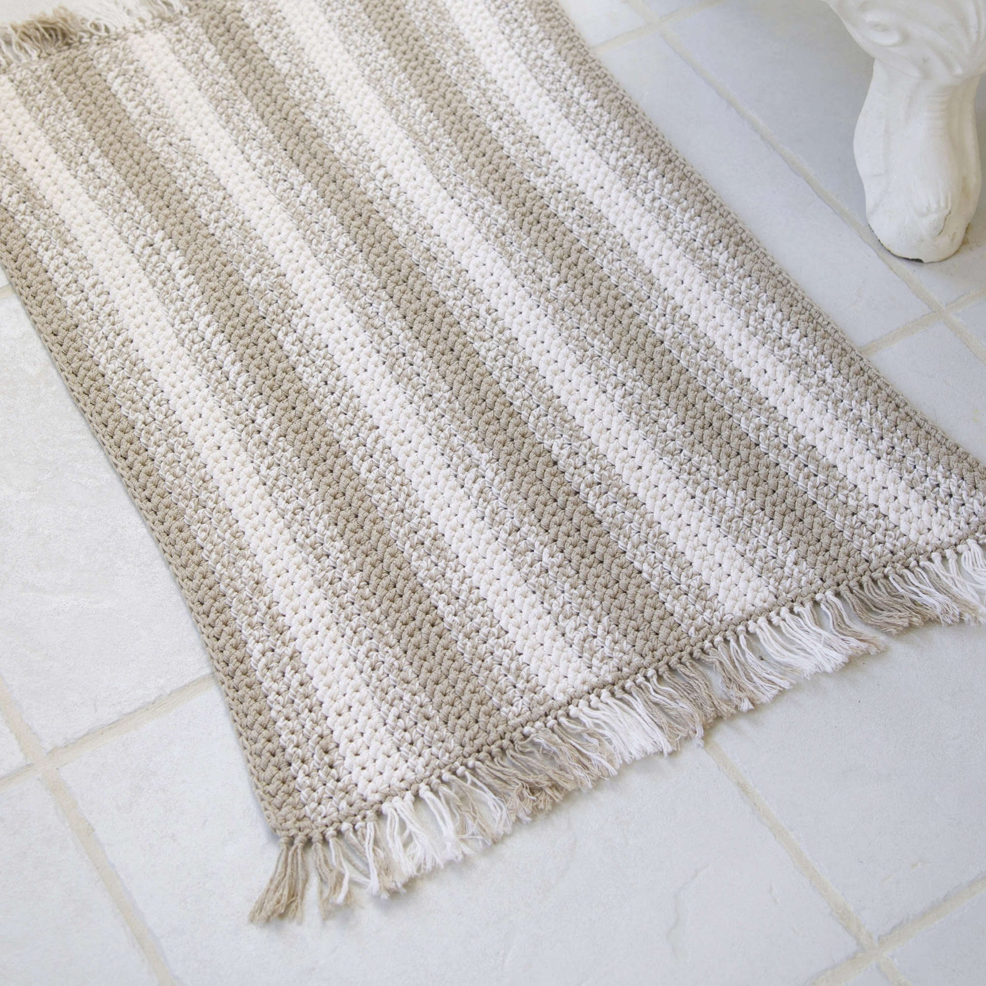 Free Red Heart Crochet Natural Stripes Rug Pattern