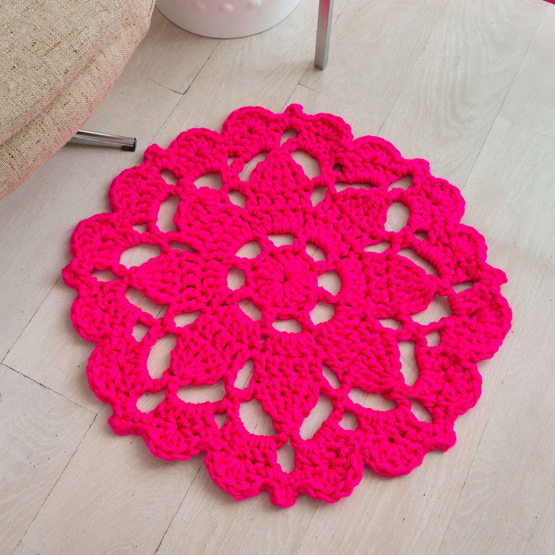 Free Red Heart Crochet Pretty In Pink Rug Pattern