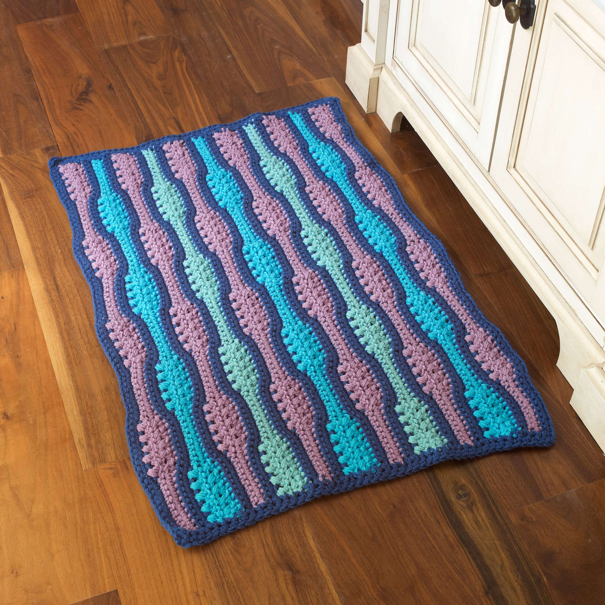 Free Red Heart Crochet Textured Waves Rug Pattern