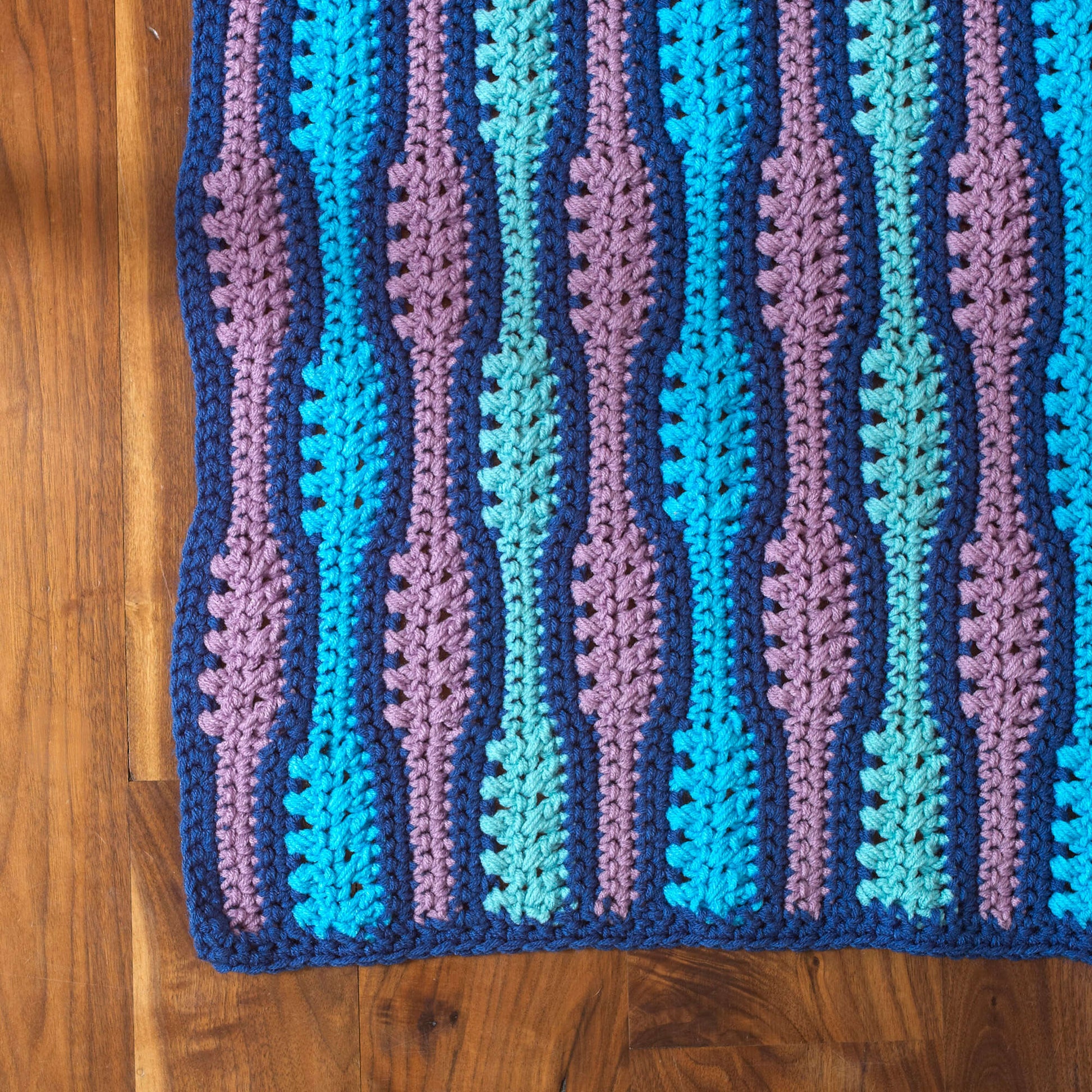 Free Red Heart Crochet Textured Waves Rug Pattern