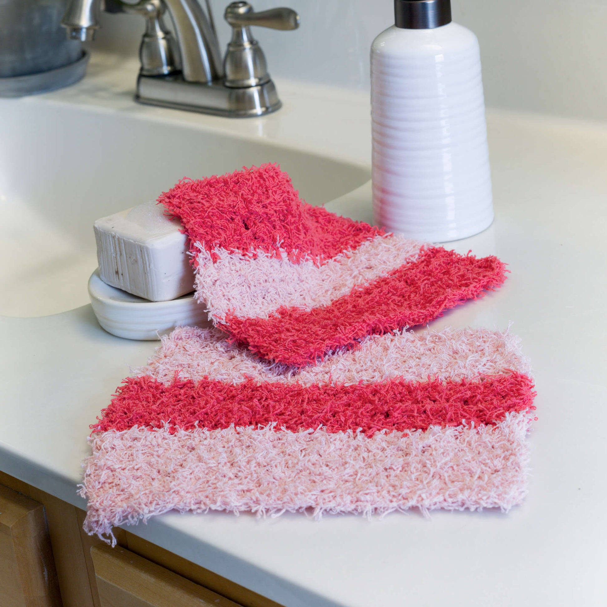 Free Red Heart Crochet Wide Stripes Wash Cloths Pattern