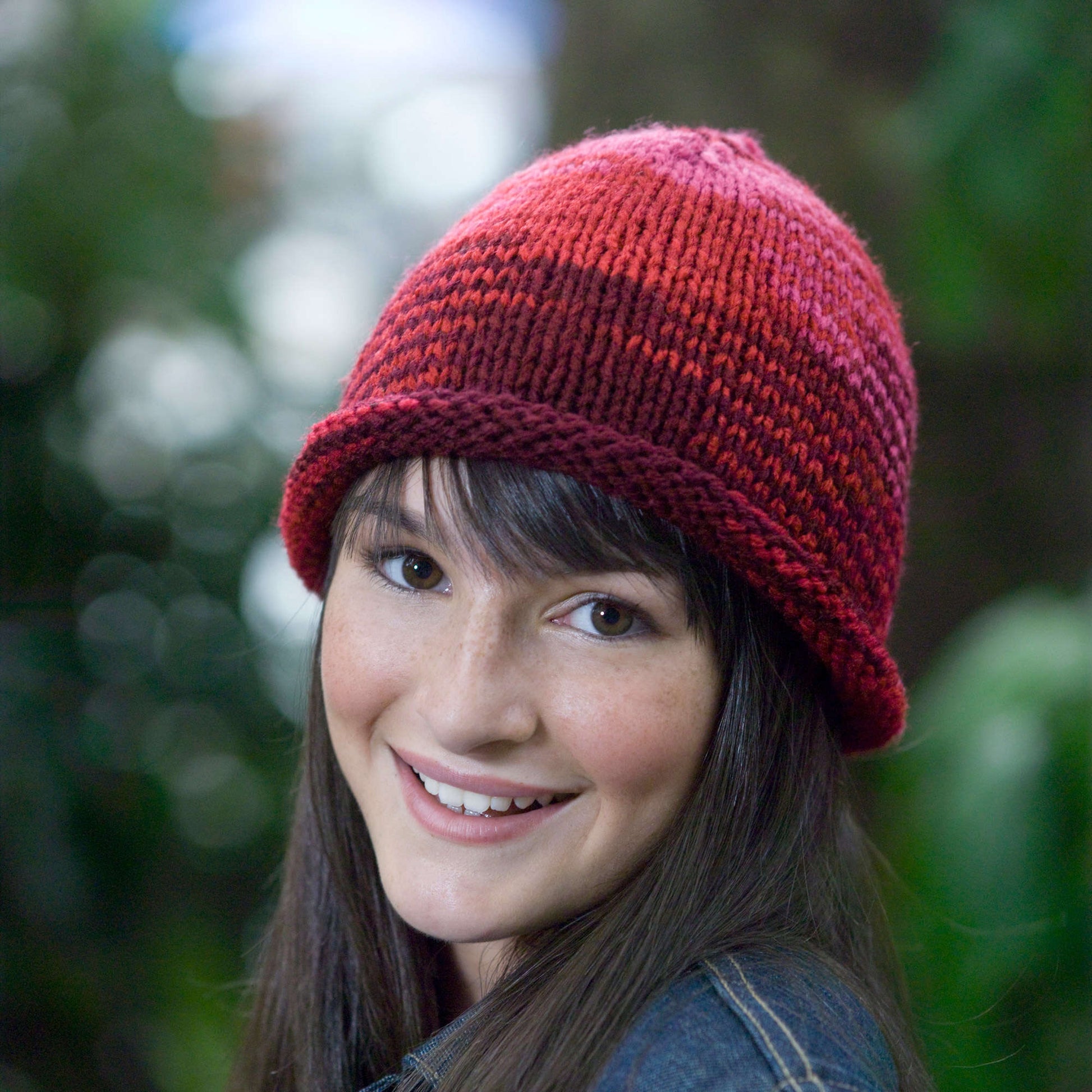Free Easy Red Heart Roll Brim Hat Knitting Pattern | Yarnspirations